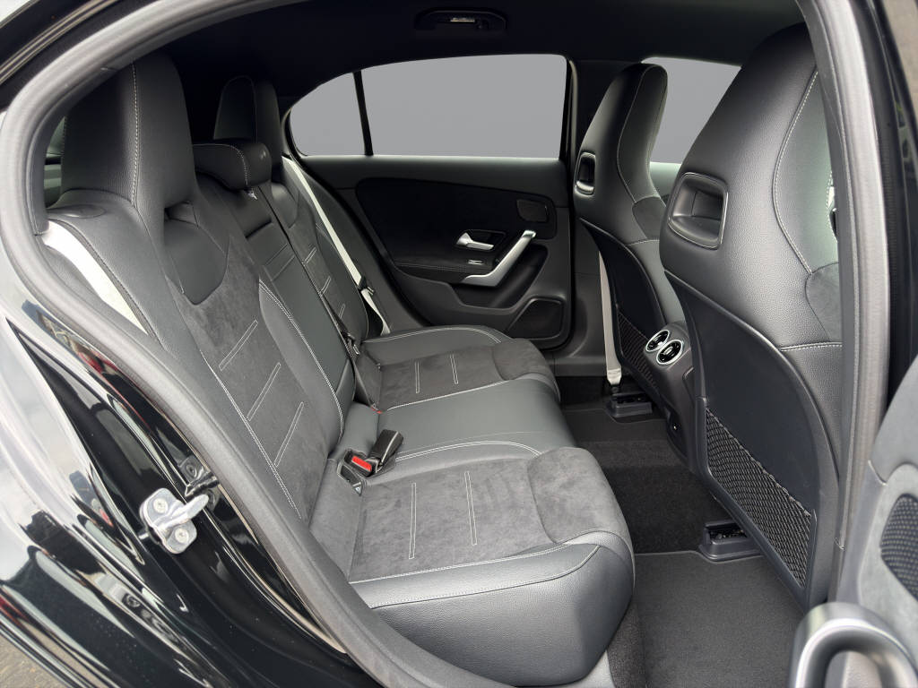 MERCEDES-BENZ A 250 AMG Line 4m-image-14