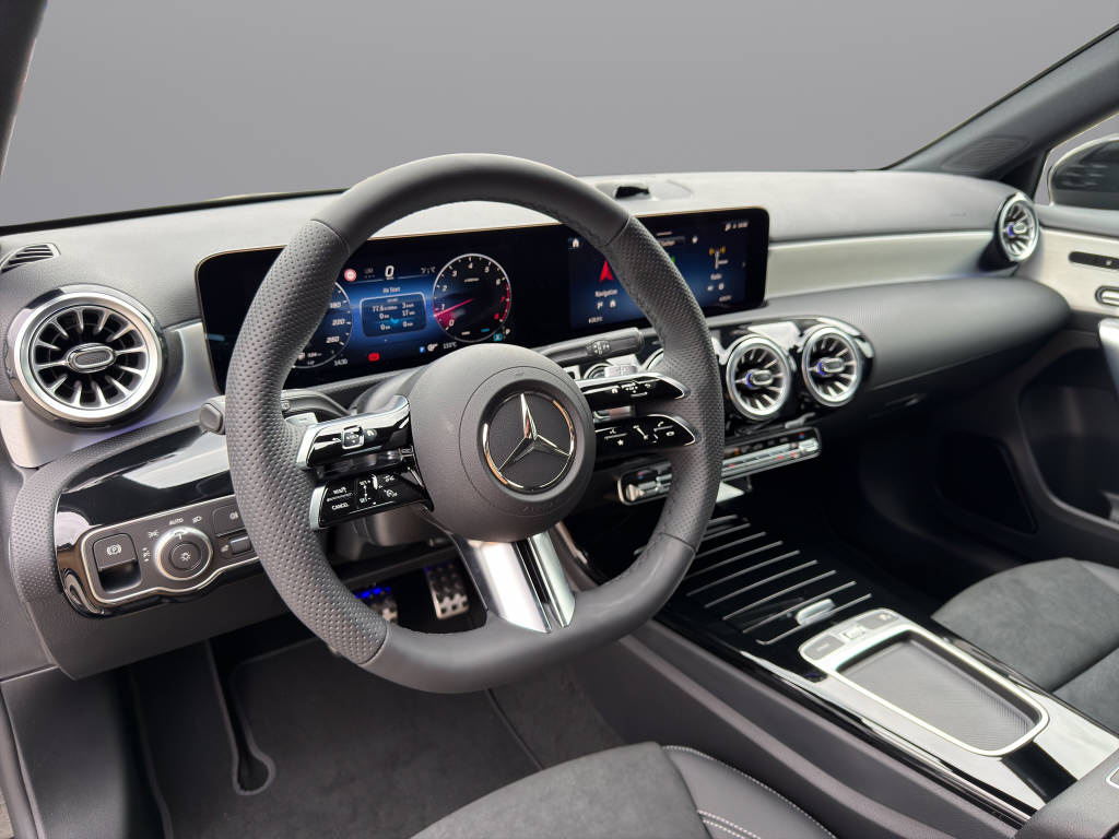 MERCEDES-BENZ A 250 AMG Line 4m-image-9