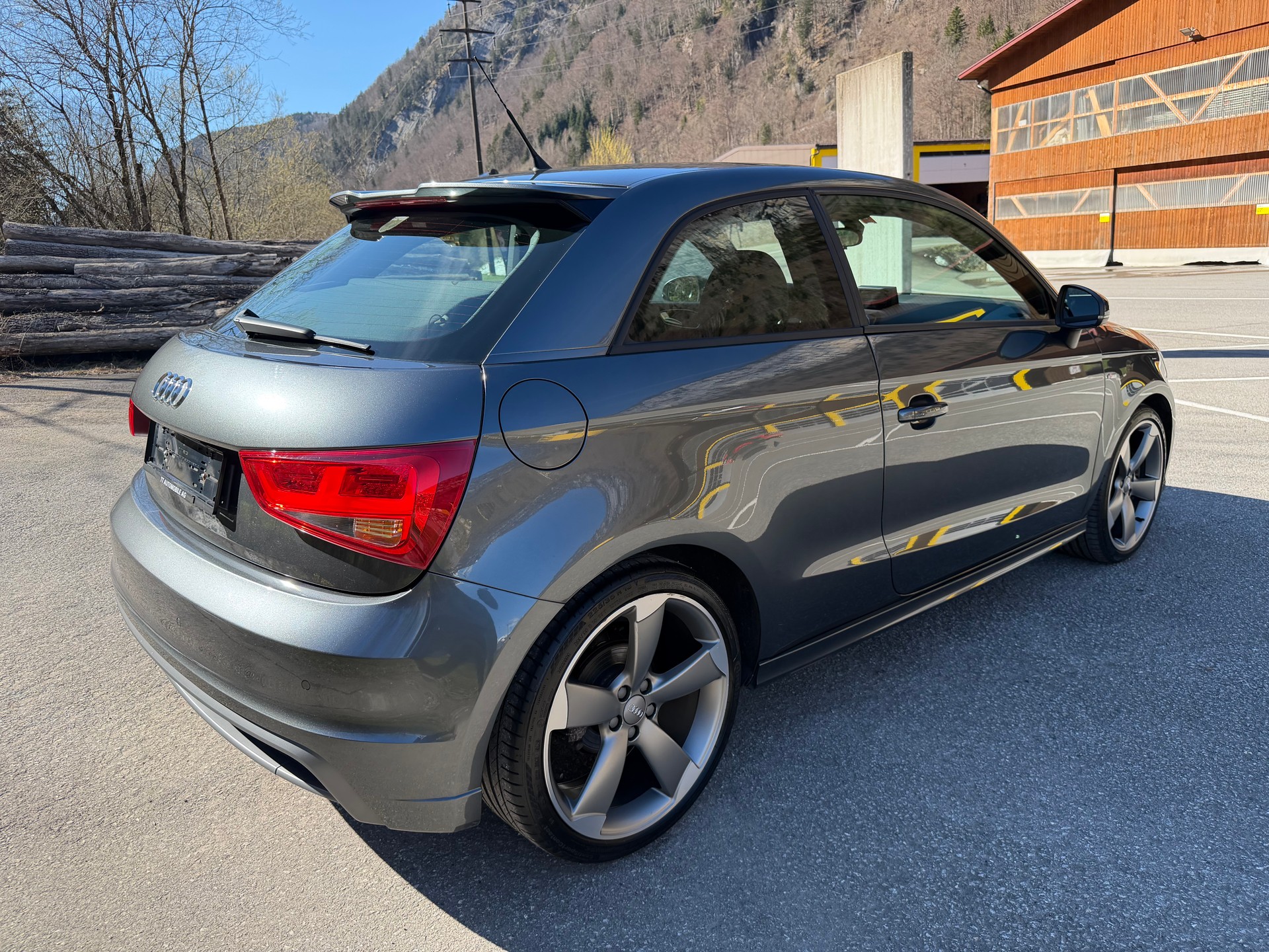 AUDI A1 1.4 TFSI Ambition S-tronic-image-2