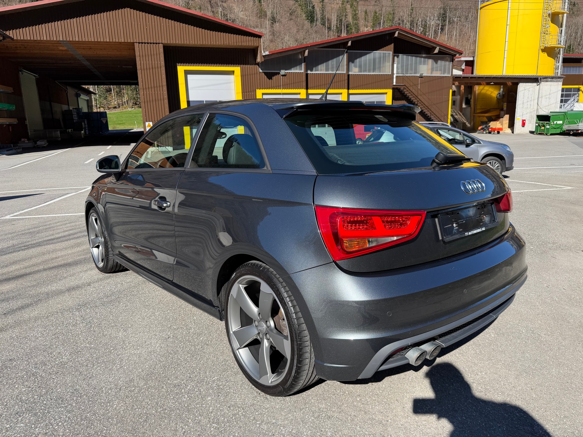 AUDI A1 1.4 TFSI Ambition S-tronic-image-1