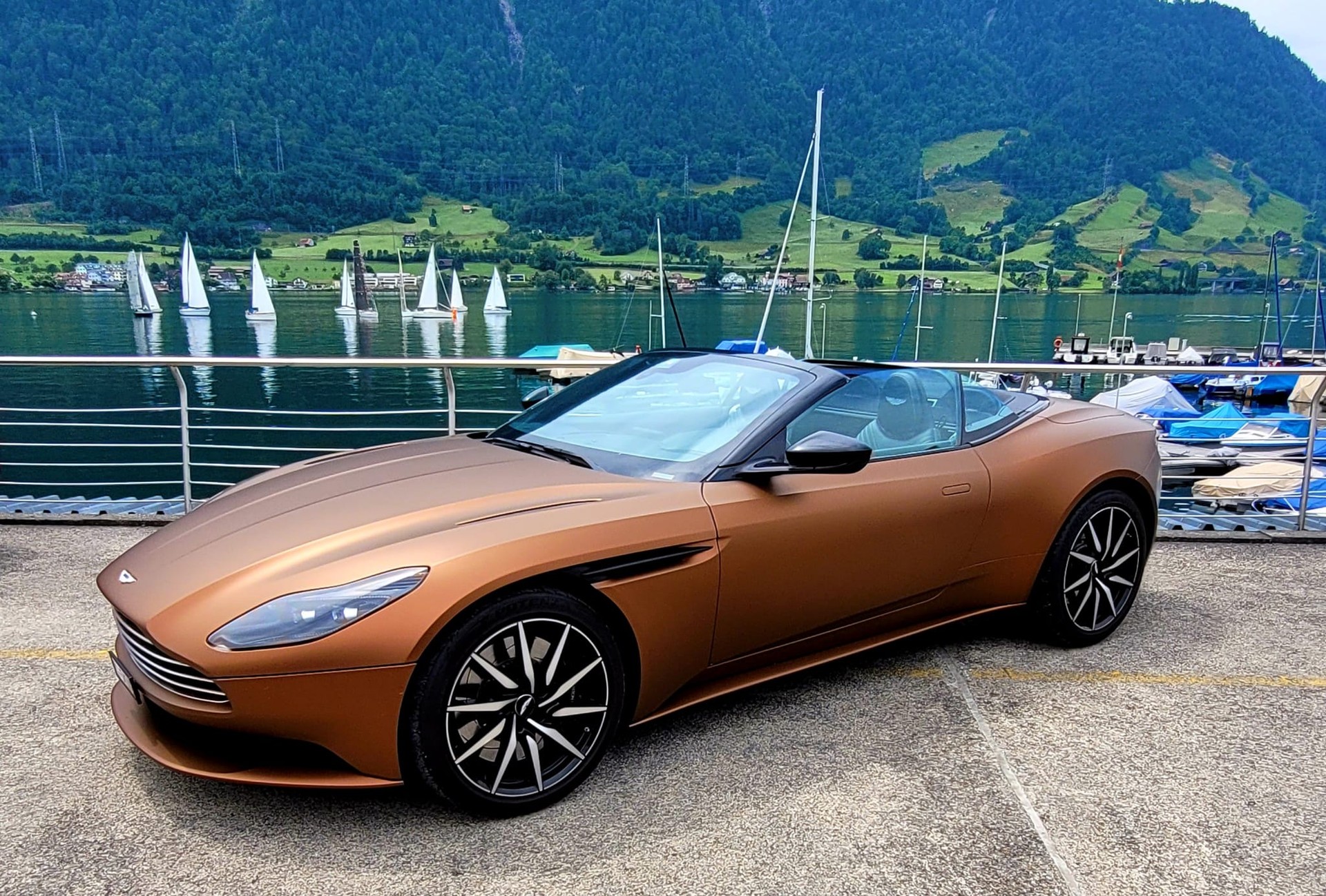 ASTON MARTIN DB11 V8 Volante Touchtronic 3