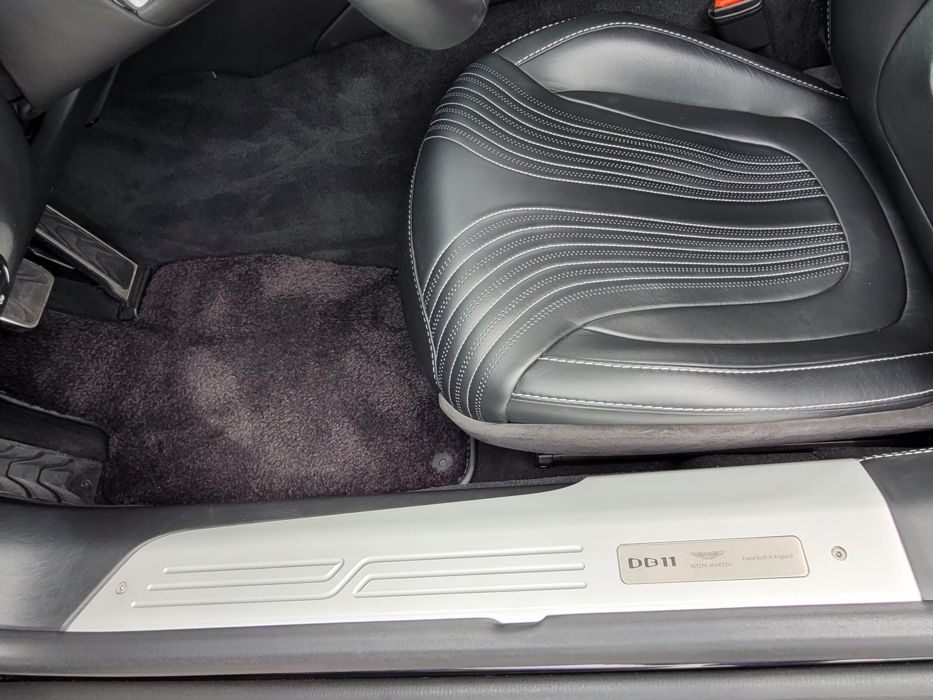 ASTON MARTIN DB11 V8 Volante Touchtronic 3-image-11
