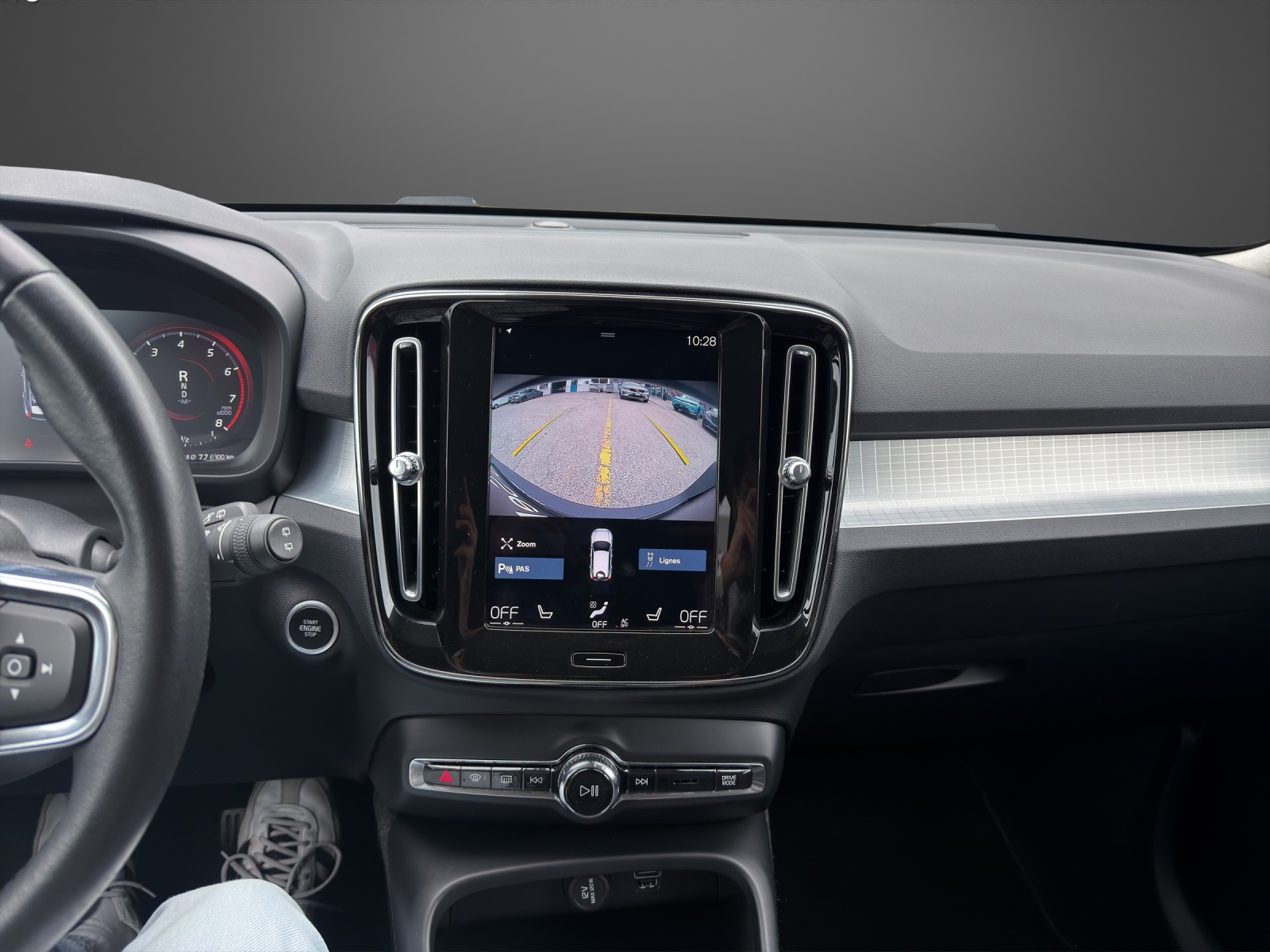 VOLVO XC40 1.5 T2 Momentum-image-9