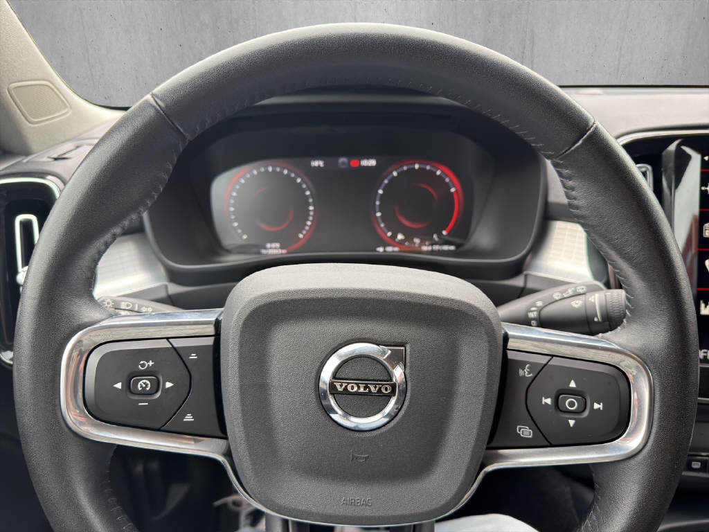 VOLVO XC40 1.5 T2 Momentum-image-9