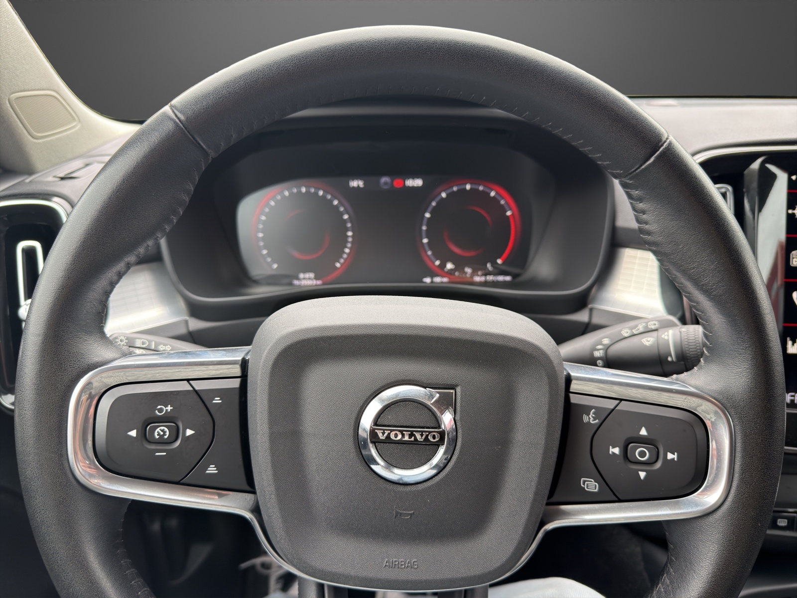 VOLVO XC40 1.5 T2 Momentum-image-14