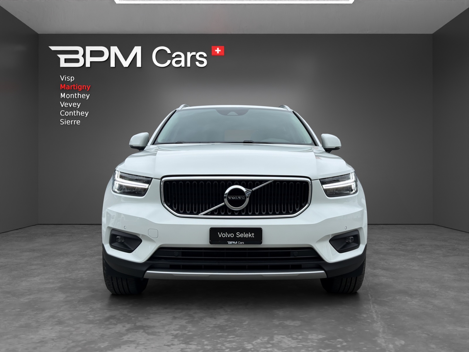 VOLVO XC40 1.5 T2 Momentum-image-1