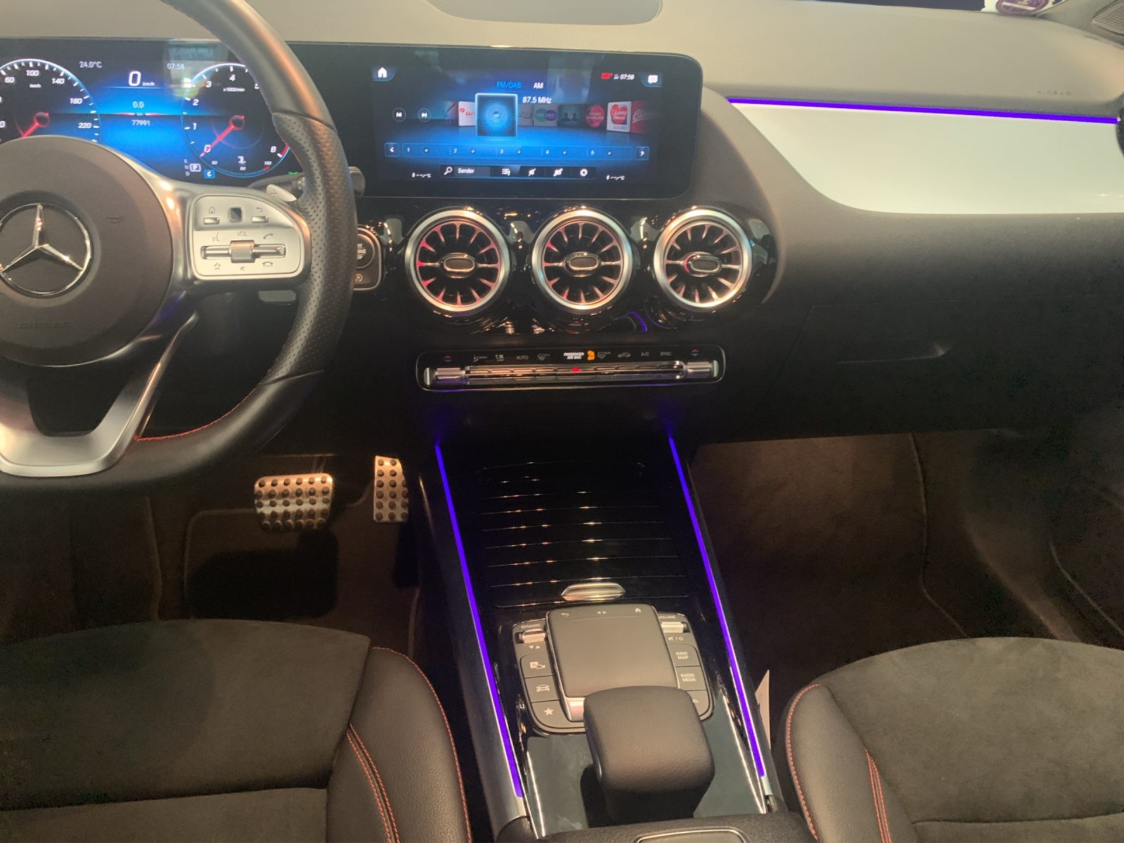 MERCEDES-BENZ GLA 250 AMG Line 4Matic-image-7