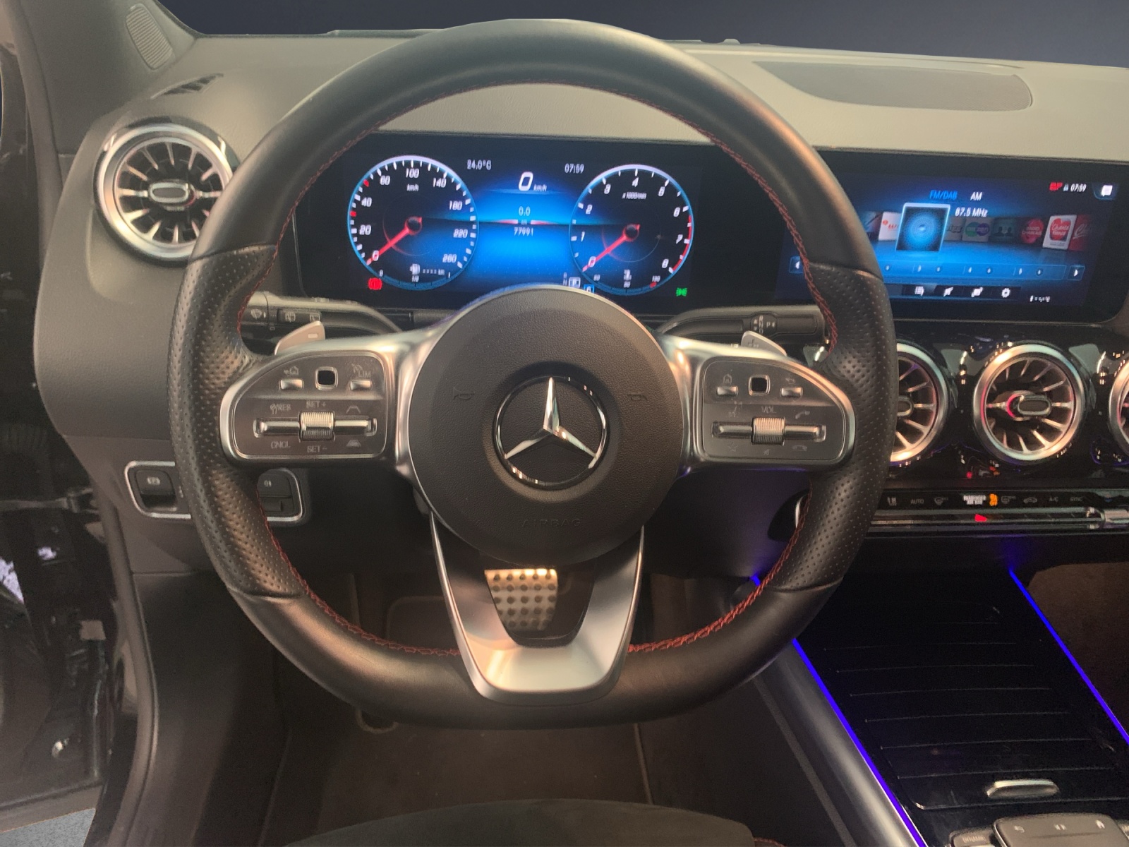 MERCEDES-BENZ GLA 250 AMG Line 4Matic-image-8