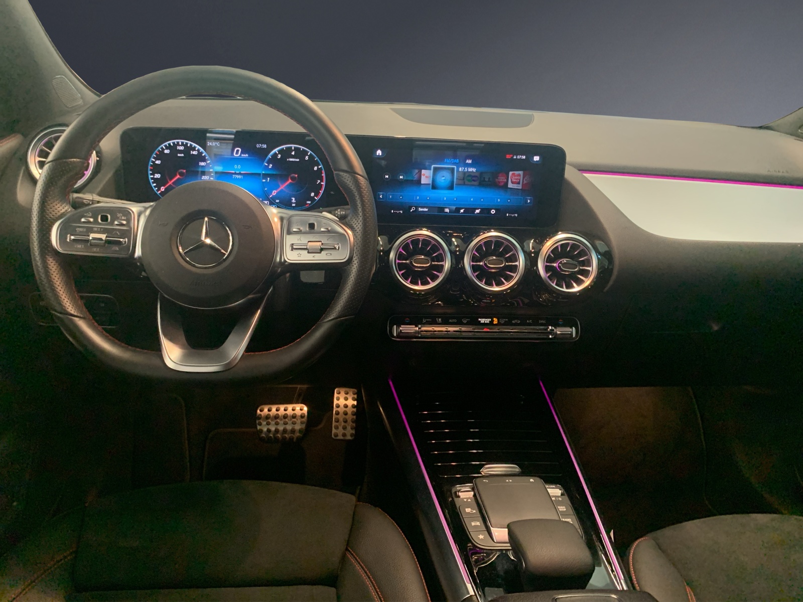 MERCEDES-BENZ GLA 250 AMG Line 4Matic-image-6