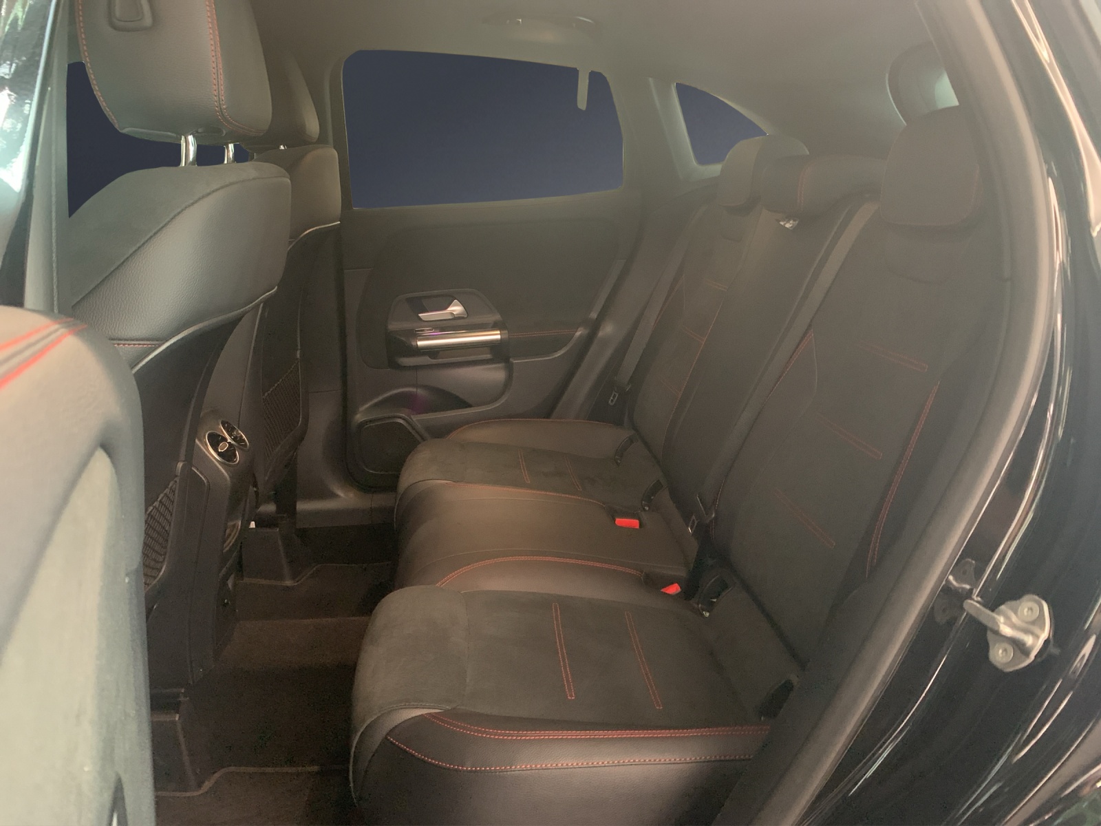 MERCEDES-BENZ GLA 250 AMG Line 4Matic-image-10