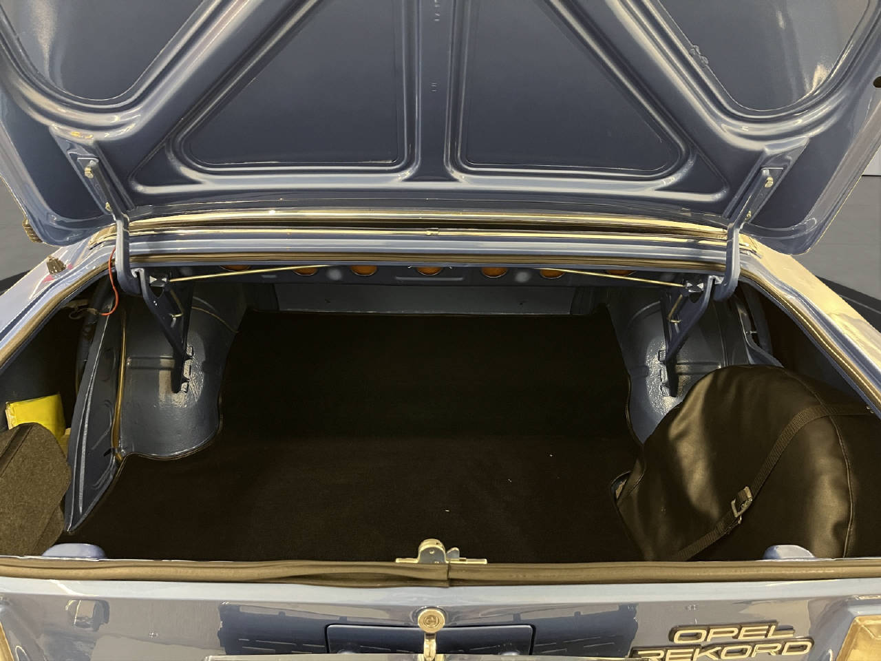 OPEL Rekord-image-12
