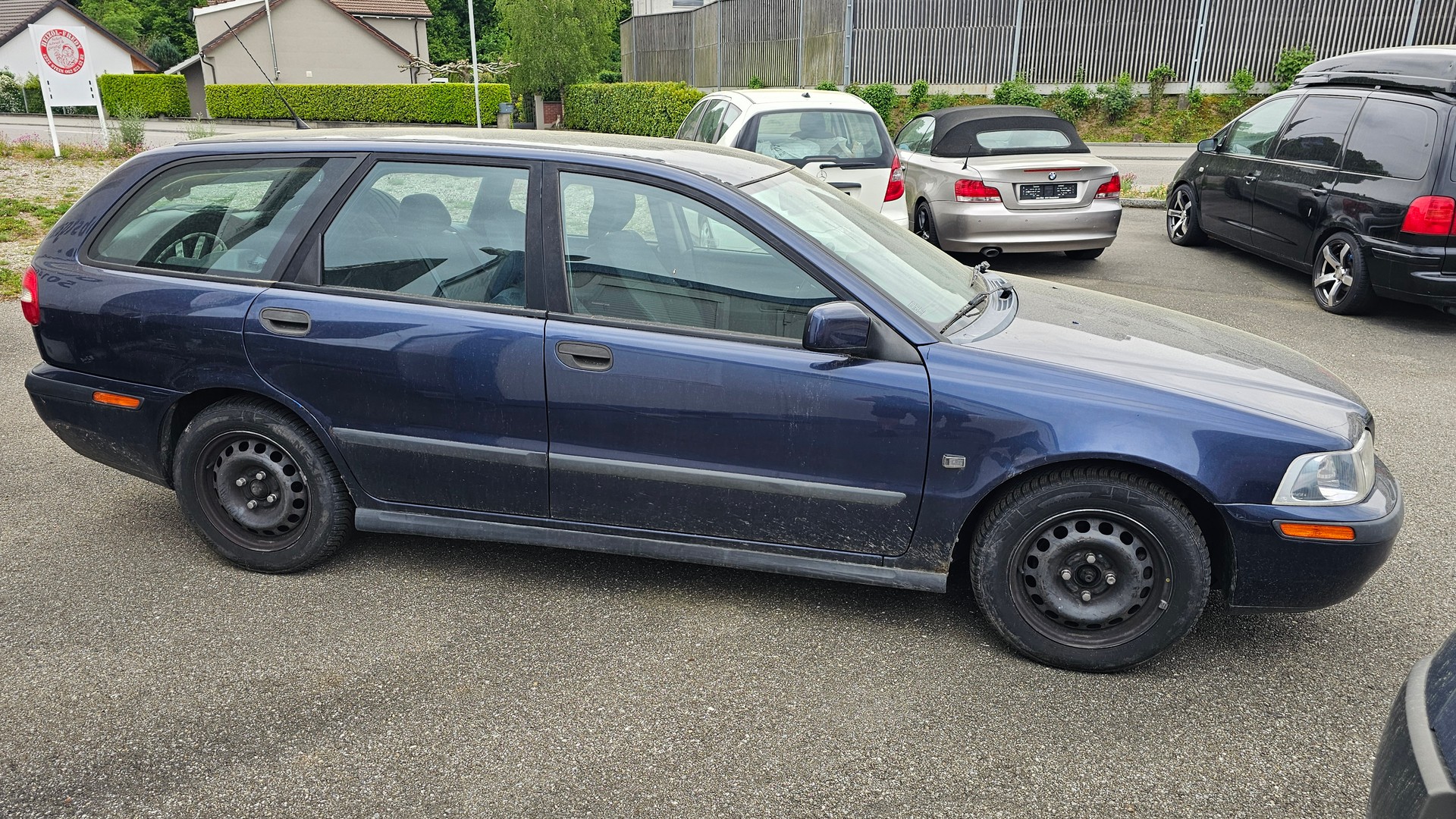 VOLVO V40 2.0T-image-1