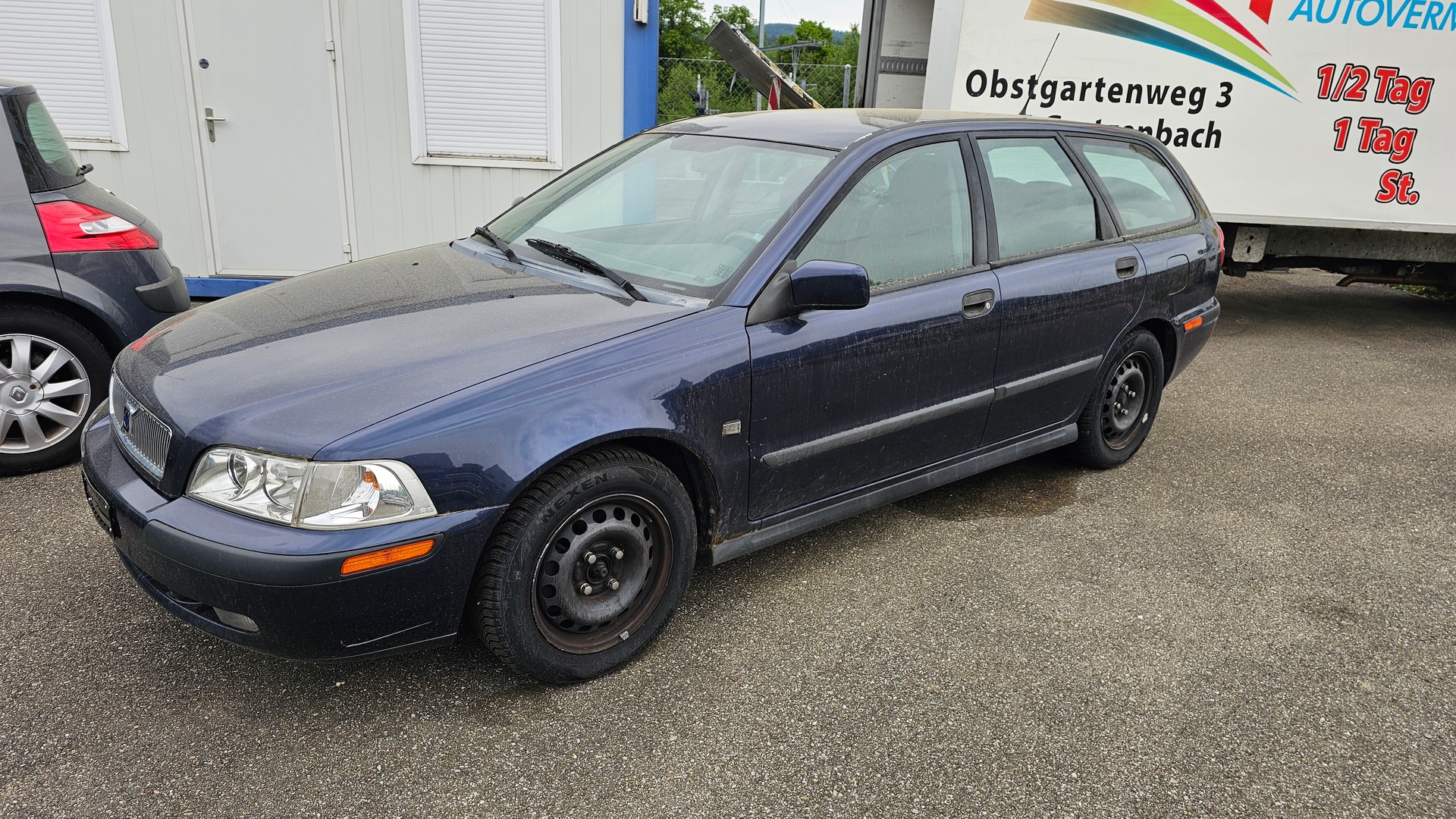 VOLVO V40 2.0T-image-2