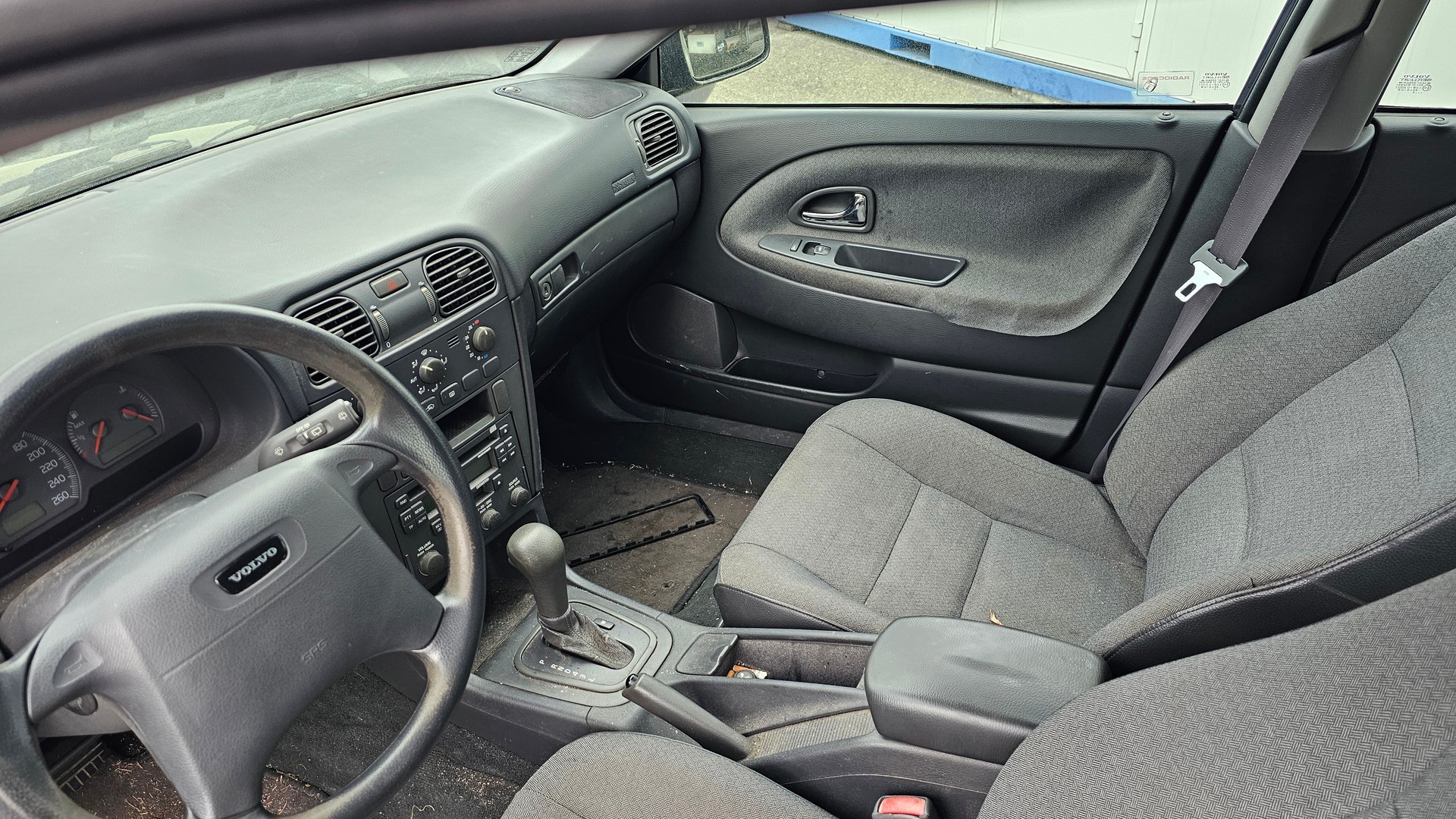 VOLVO V40 2.0T-image-4