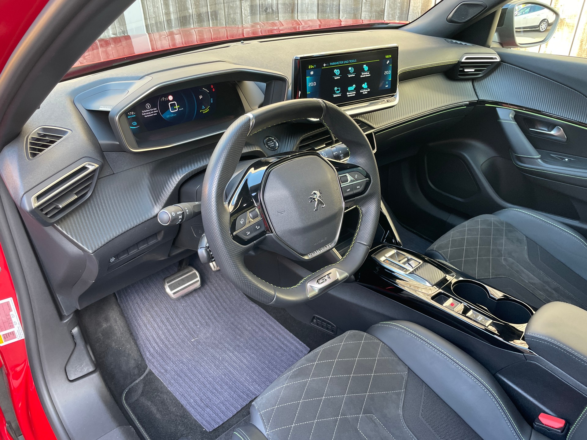 PEUGEOT 2008 e GT Pack-image-10
