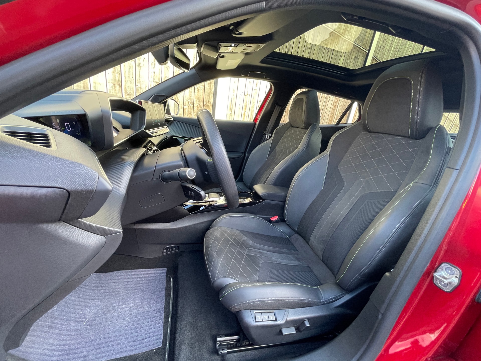 PEUGEOT 2008 e GT Pack-image-9
