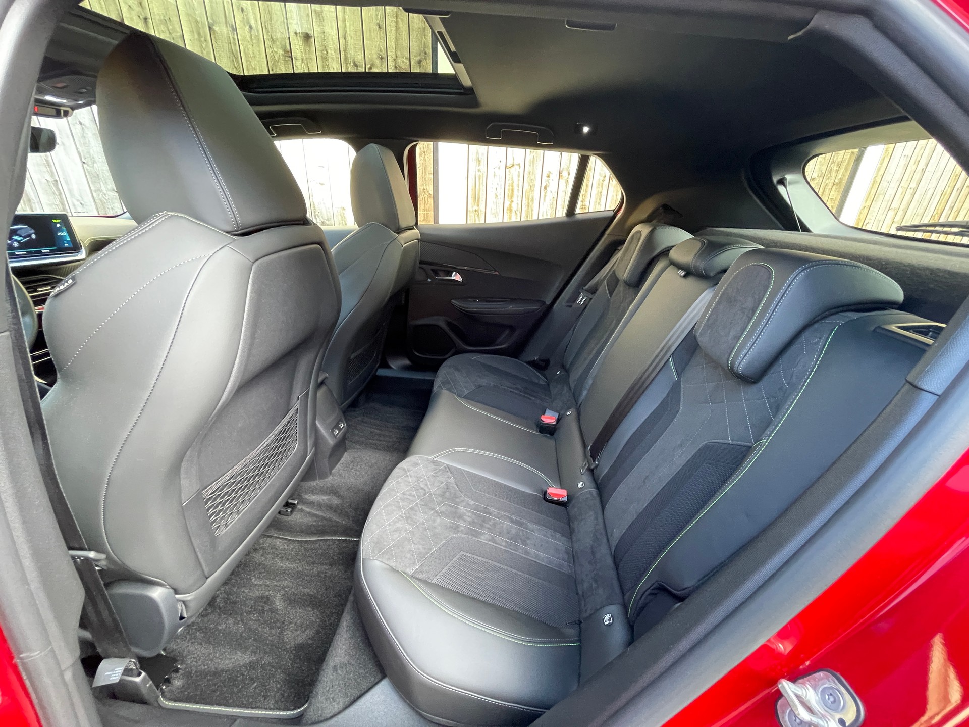 PEUGEOT 2008 e GT Pack-image-16