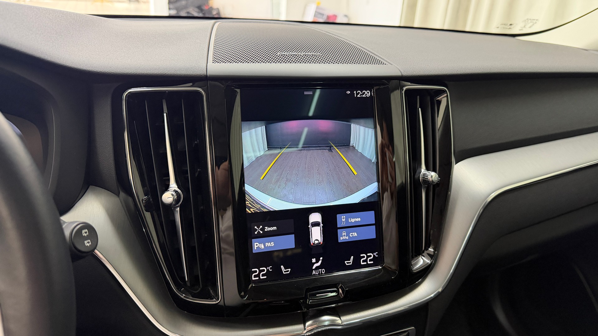 VOLVO XC60 T8 eAWD Momentum Geartronic-image-14