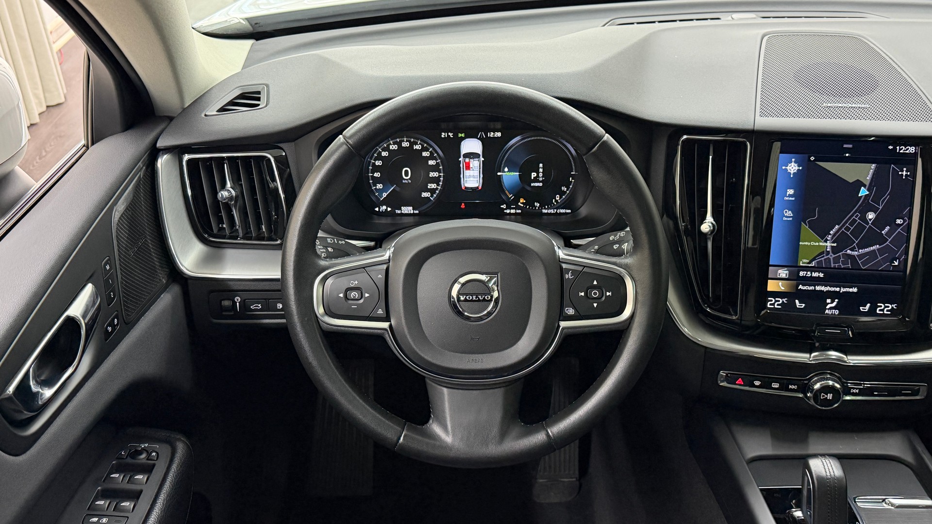 VOLVO XC60 T8 eAWD Momentum Geartronic-image-7
