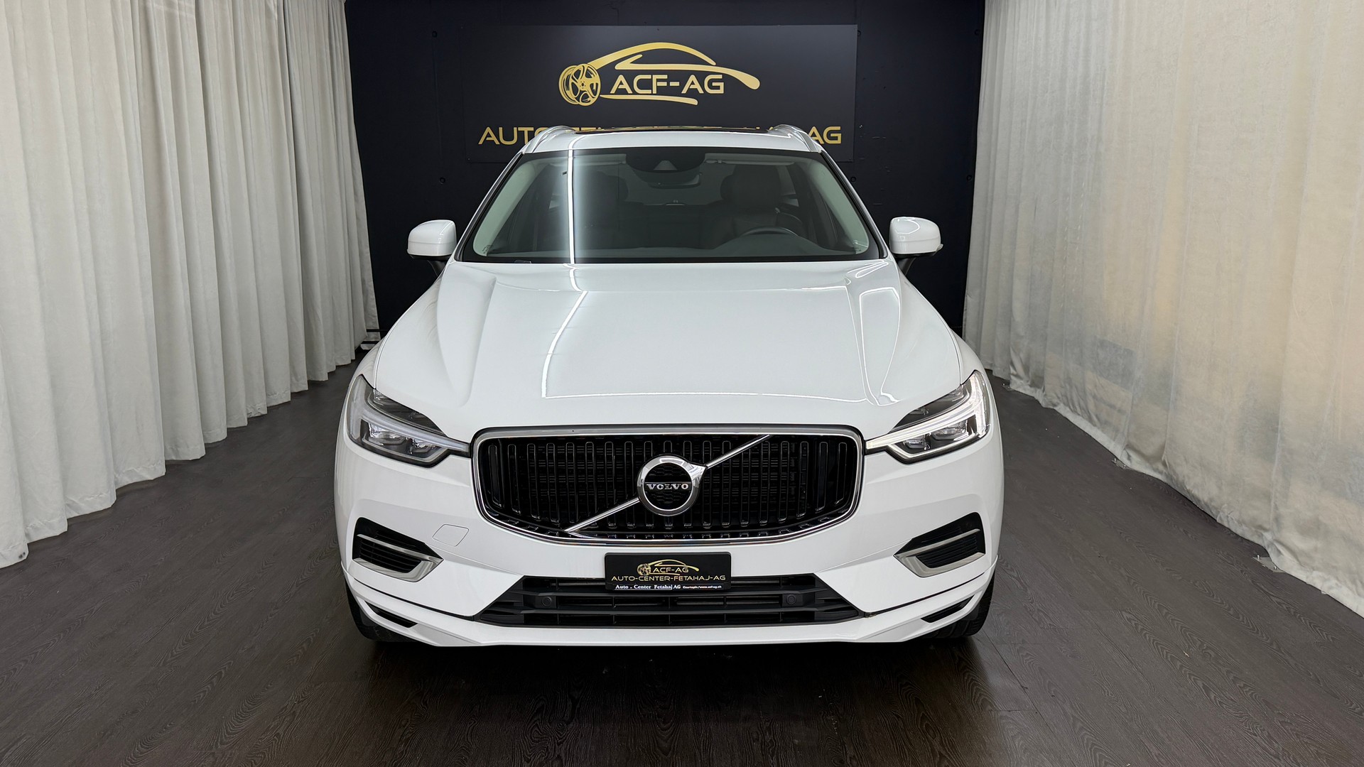 VOLVO XC60 T8 eAWD Momentum Geartronic-image-1