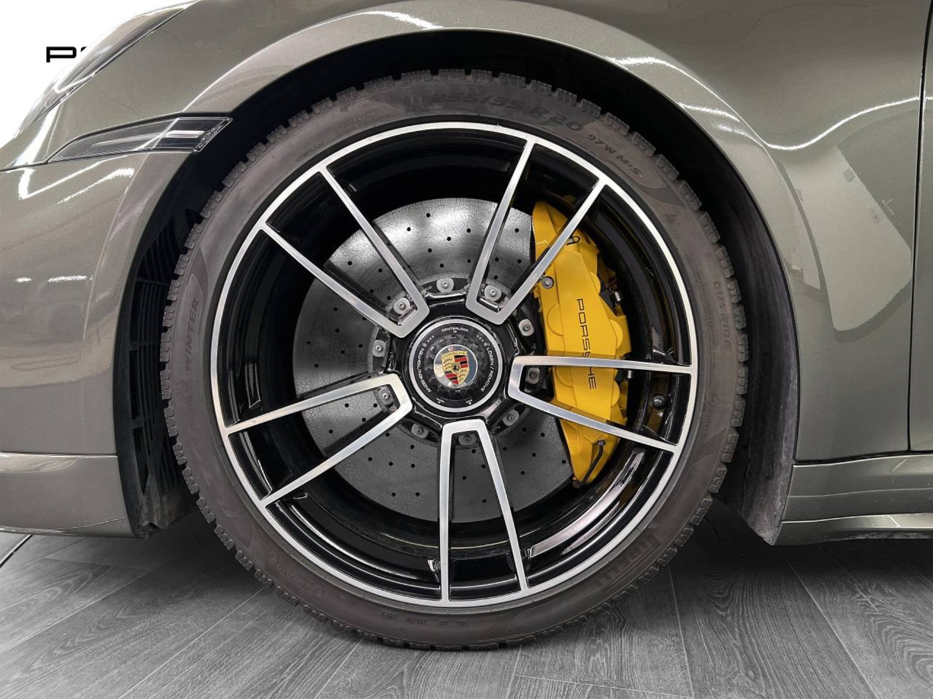 PORSCHE 911 Turbo S Cabriolet-image-11