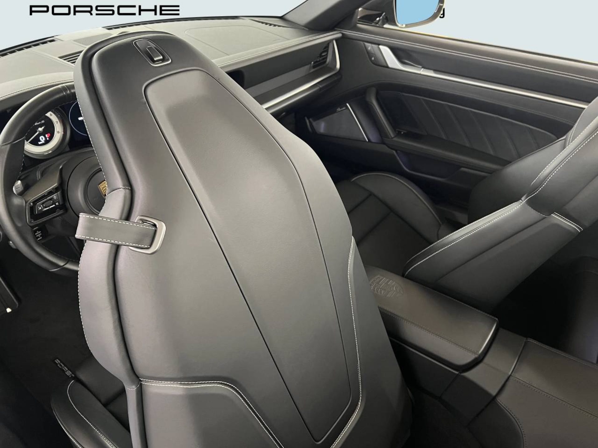 PORSCHE 911 Turbo S Cabriolet-image-24