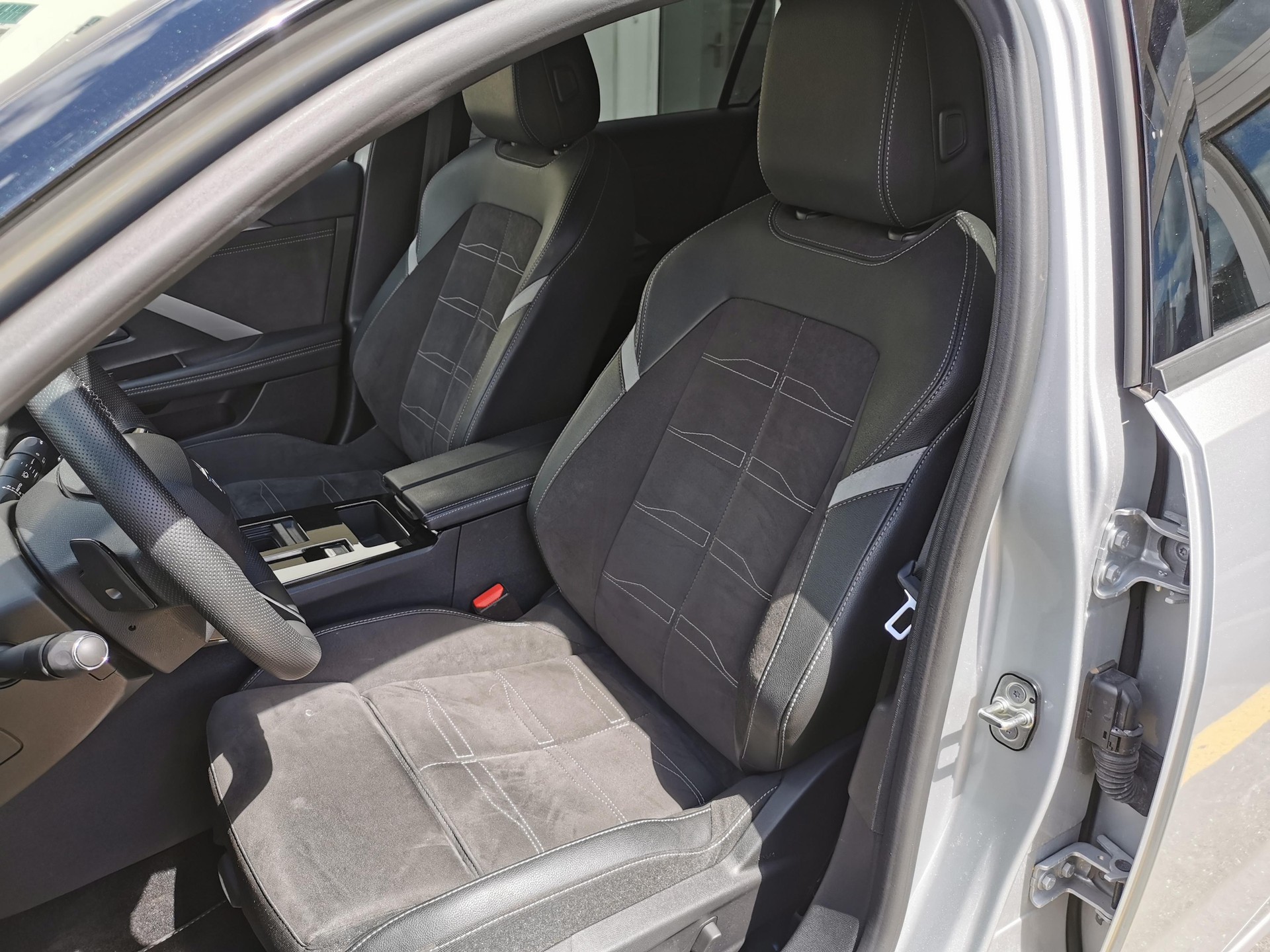 OPEL Astra 1.6 T PHEV 180 Swiss Premium-image-7