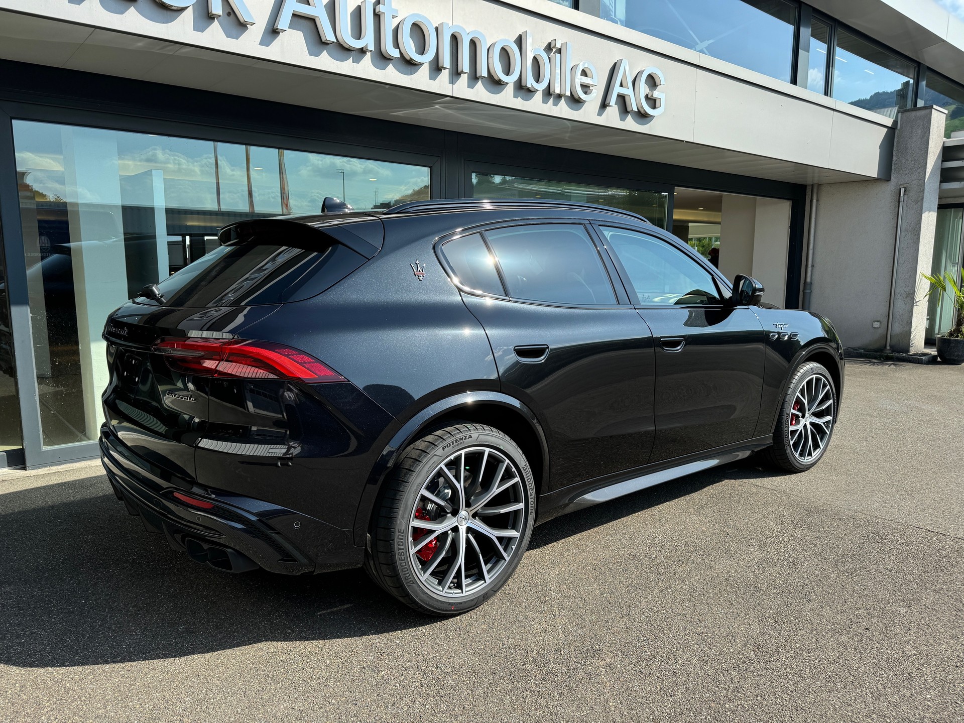 MASERATI Grecale 3.0 Trofeo-showroom-element-3