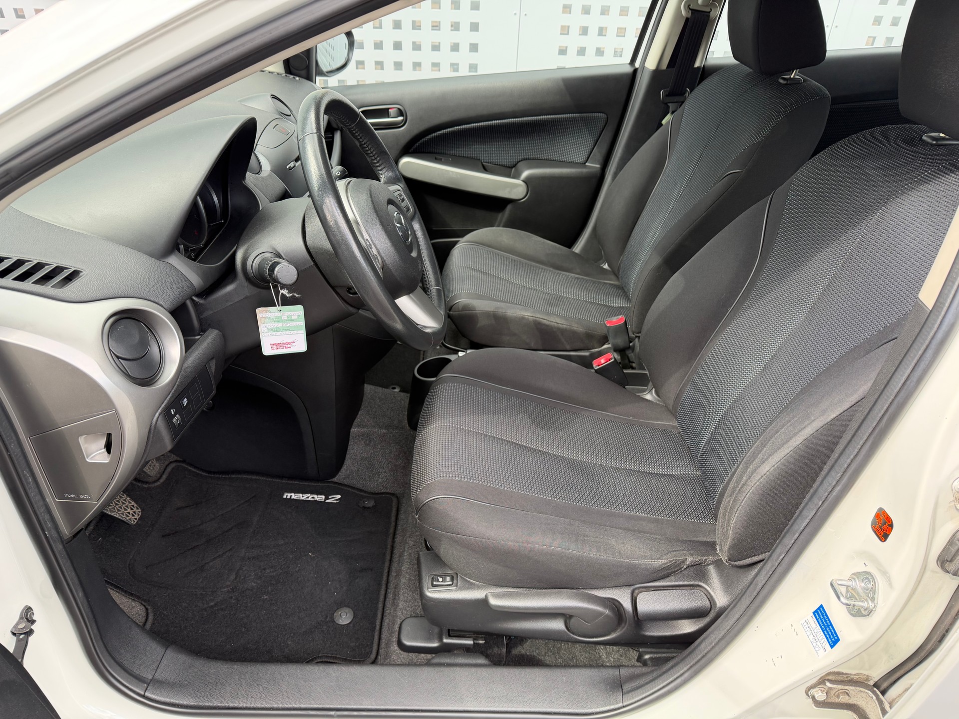 MAZDA 2 1.5i 16V Sport-image-12