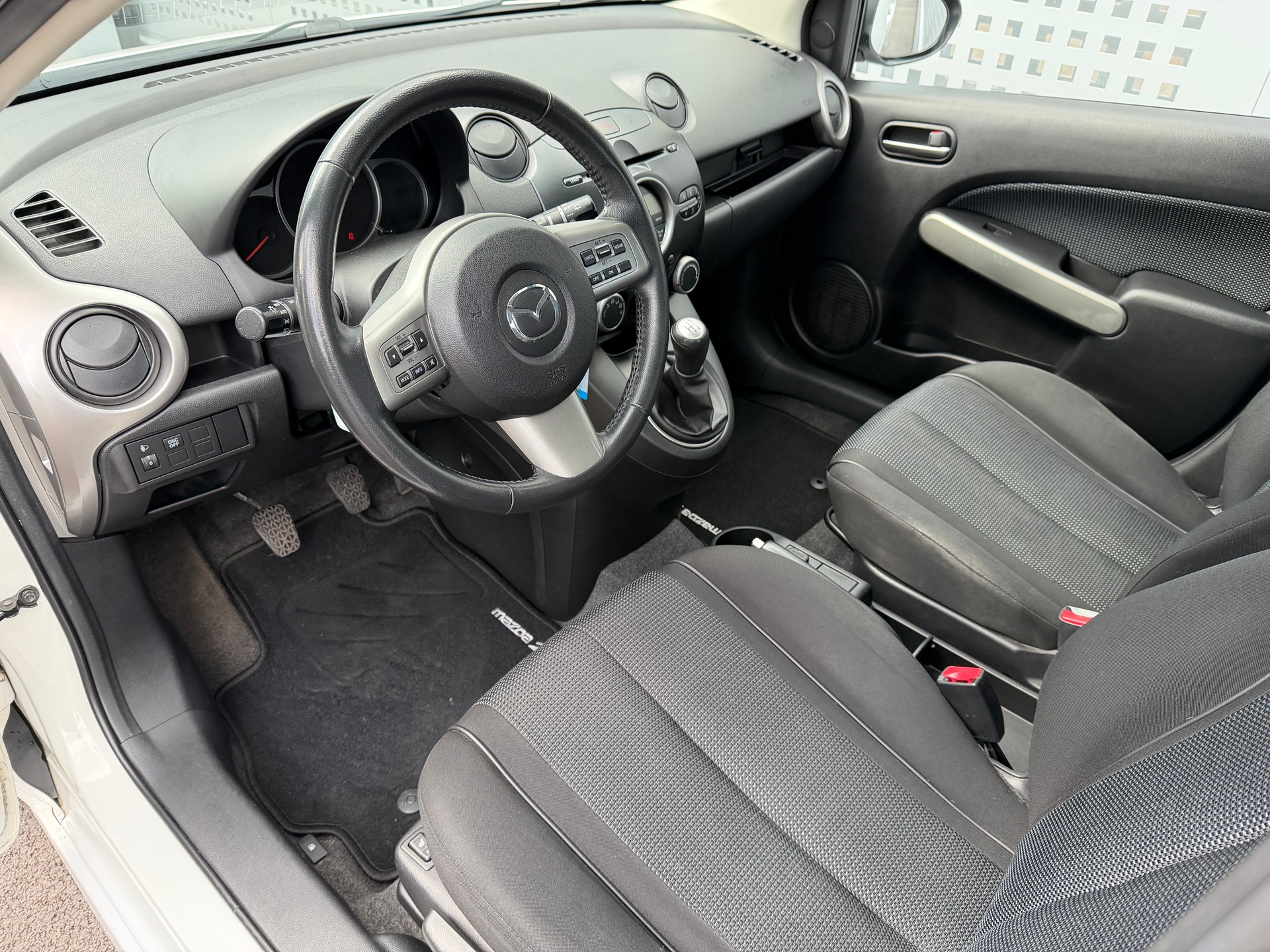 MAZDA 2 1.5i 16V Sport-image-13