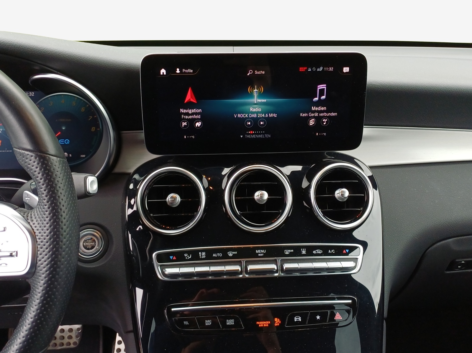 MERCEDES-BENZ GLC 300 e AMG Line 4Matic 9G-Tronic-image-10