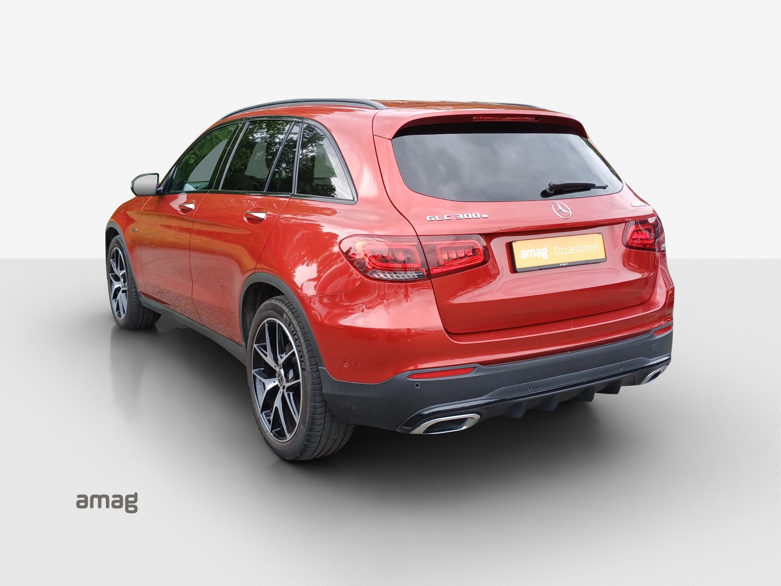 MERCEDES-BENZ GLC 300 e AMG Line 4Matic 9G-Tronic-image-2