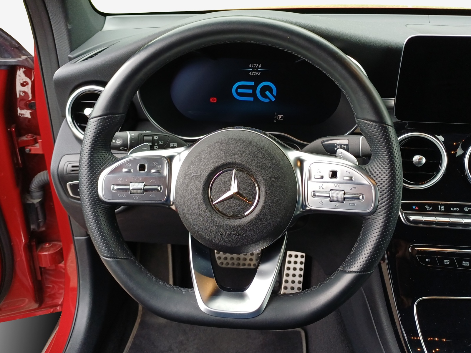 MERCEDES-BENZ GLC 300 e AMG Line 4Matic 9G-Tronic-image-9
