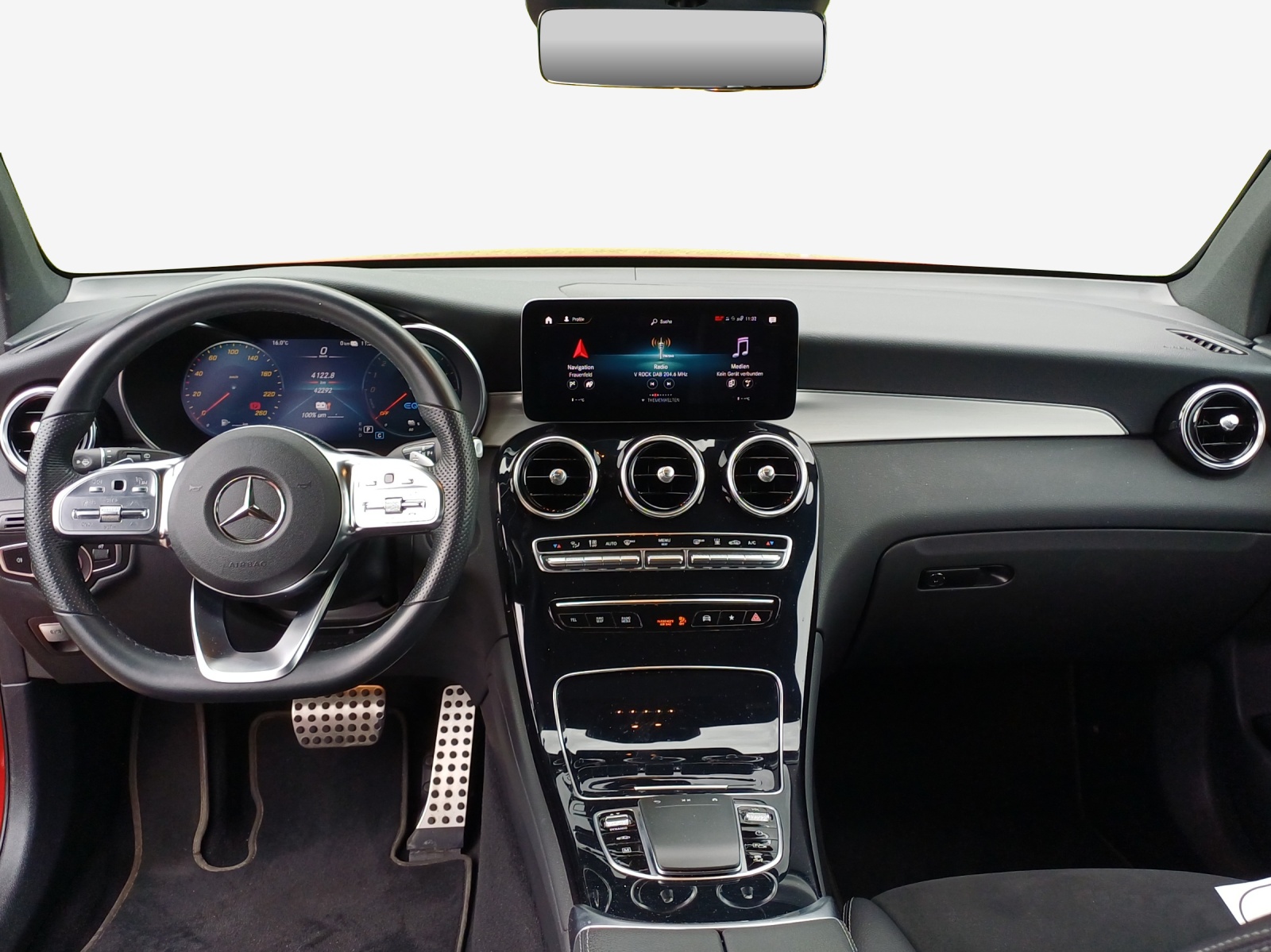 MERCEDES-BENZ GLC 300 e AMG Line 4Matic 9G-Tronic-image-8