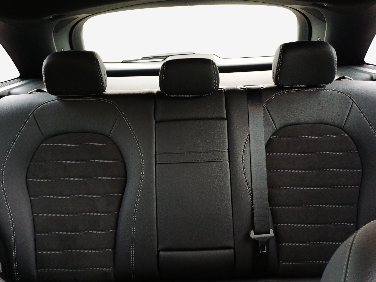 MERCEDES-BENZ GLC 300 e AMG Line 4Matic 9G-Tronic-image-11