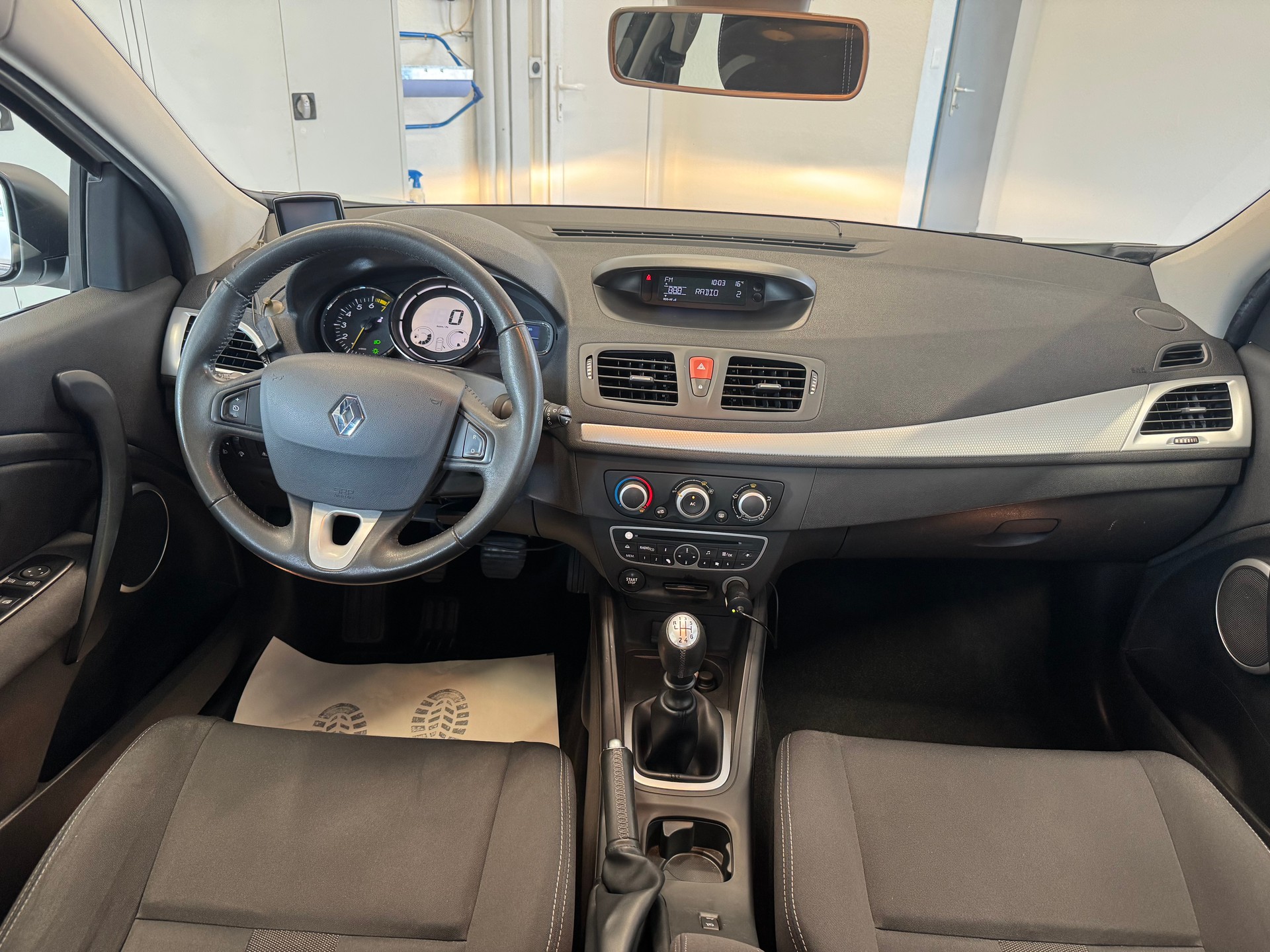 RENAULT Mégane 1.6 16V Dynamique-image-8