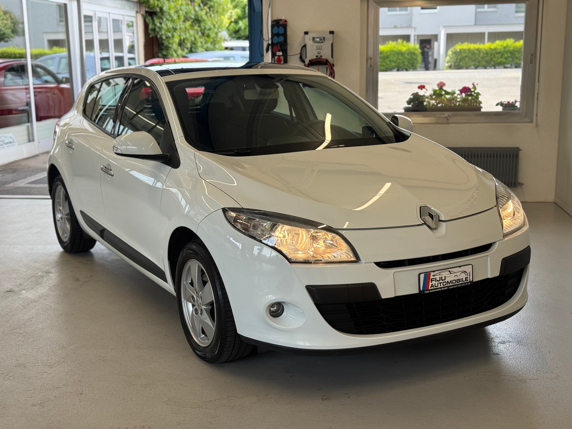 RENAULT Mégane 1.6 16V Dynamique-image-2