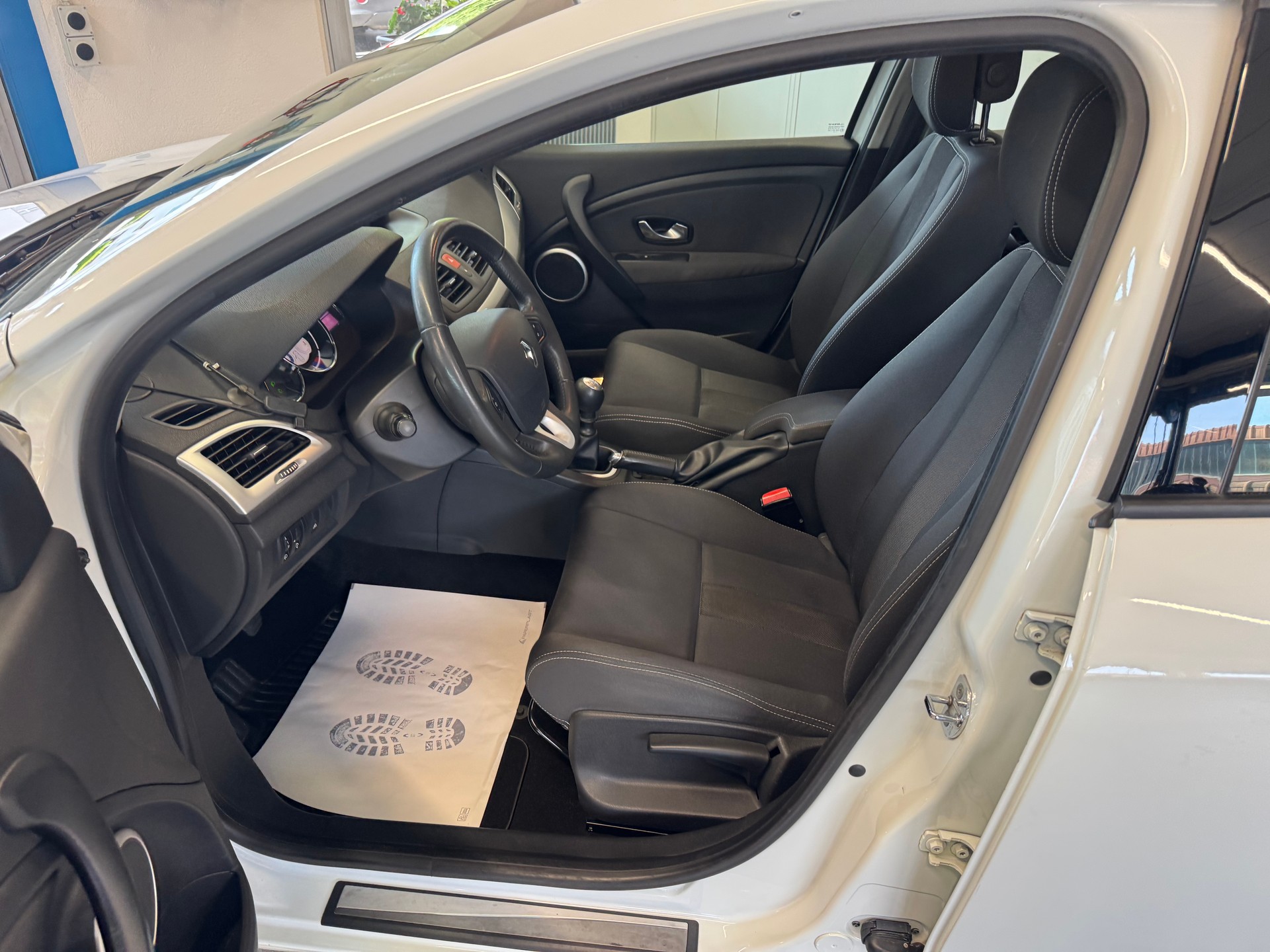 RENAULT Mégane 1.6 16V Dynamique-image-6