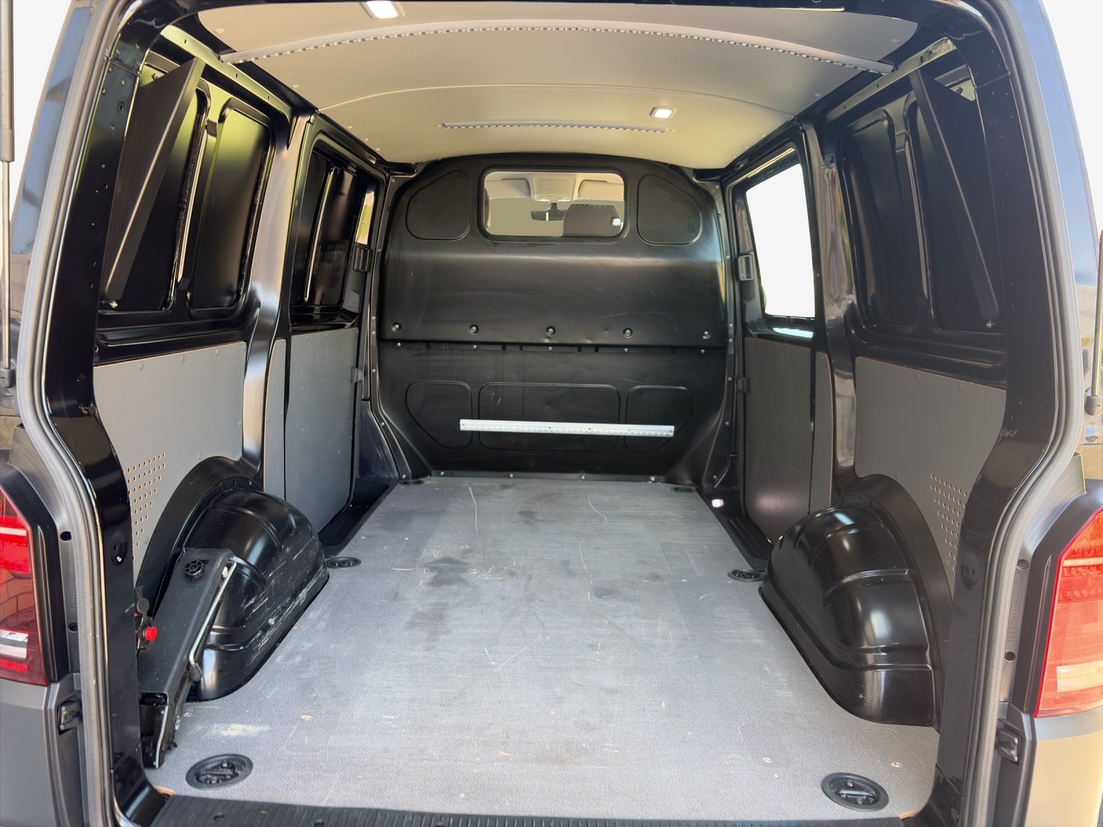 VW T6.1 2.0 TDI DSG-image-12