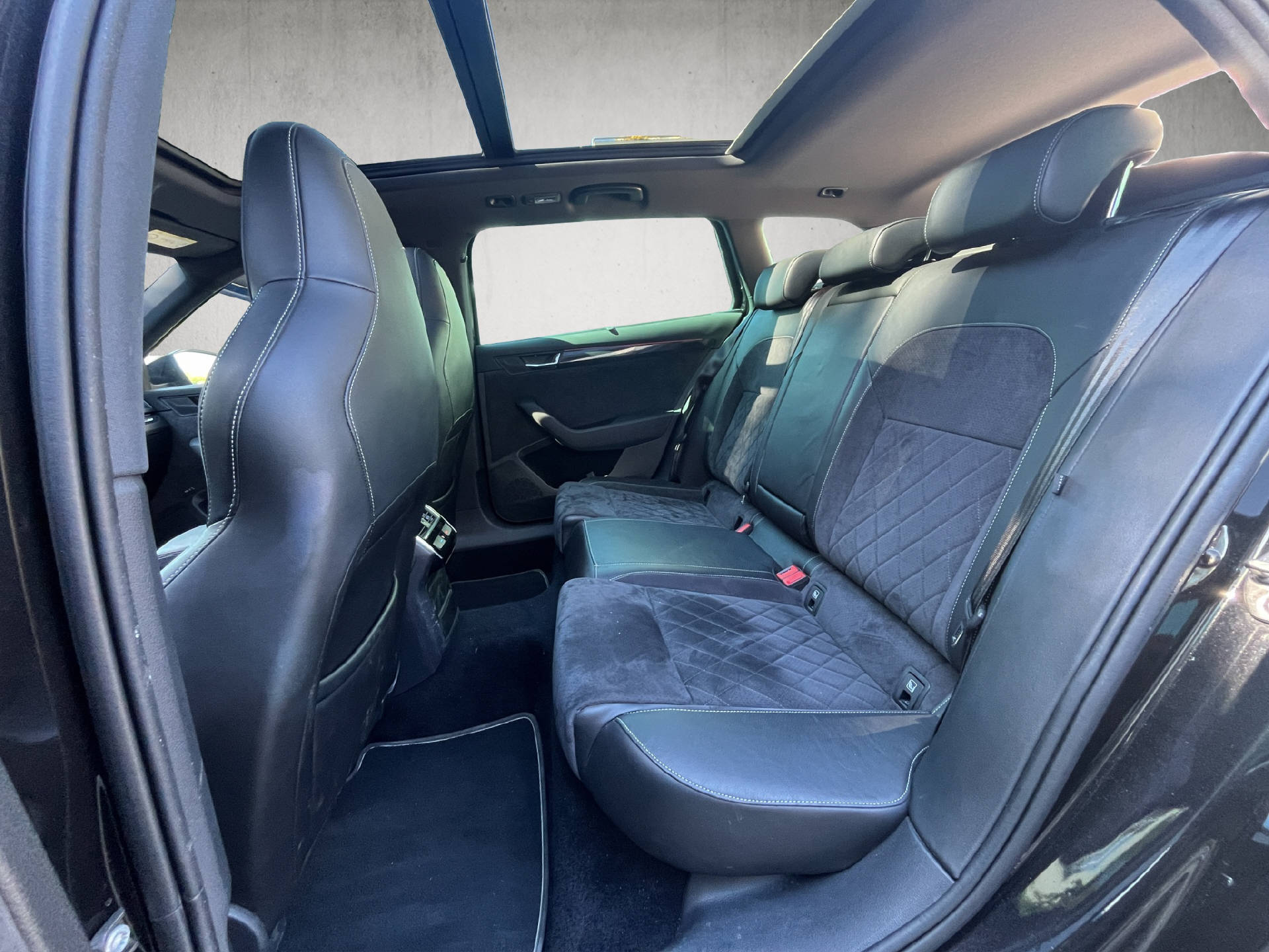 SKODA Superb Combi 2.0 TSI 280 SportLine+ 4x4 DSG-image-13