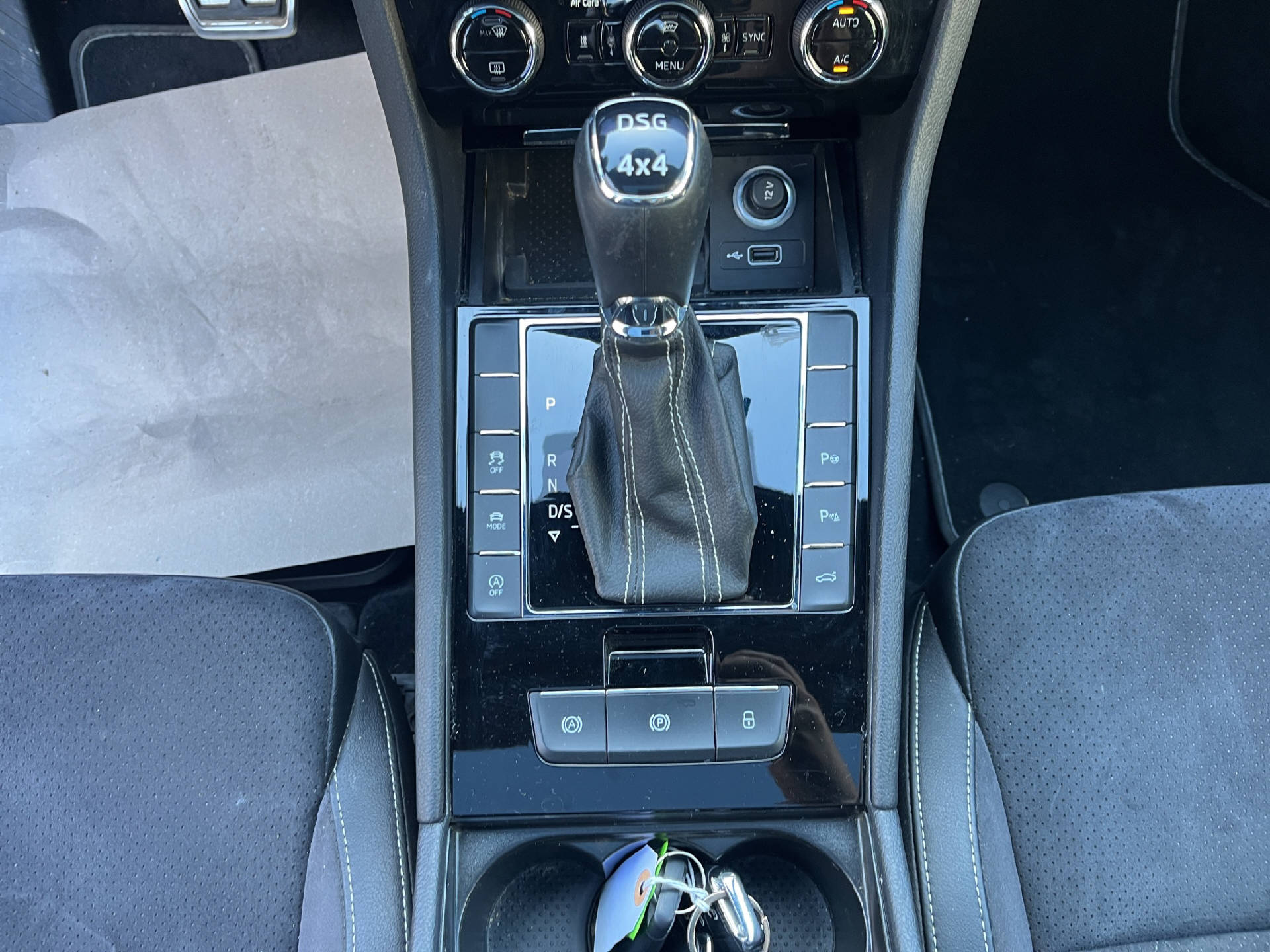 SKODA Superb Combi 2.0 TSI 280 SportLine+ 4x4 DSG-image-16
