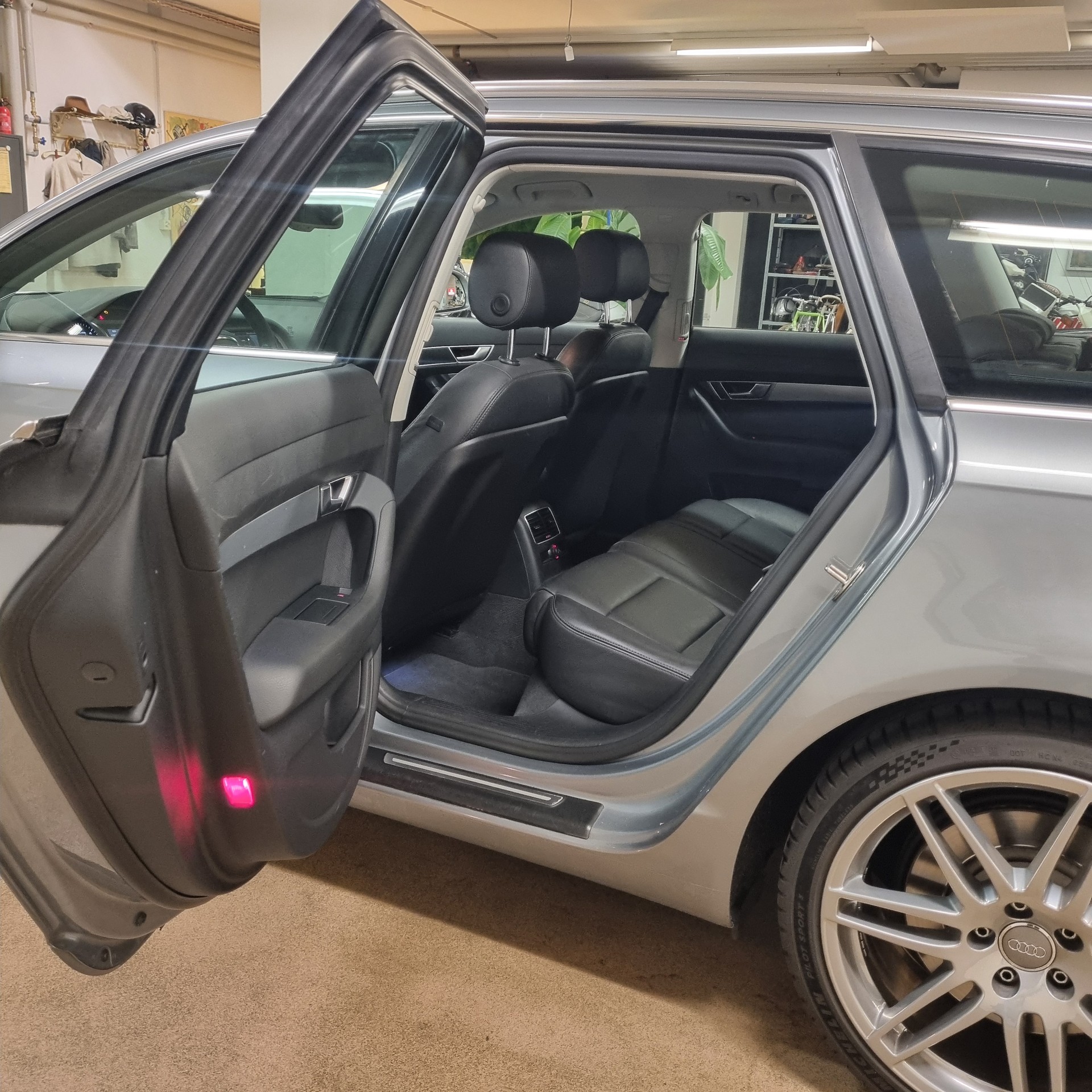 AUDI A6 Avant 3.0 V6 TDI quattro tiptronic-image-10
