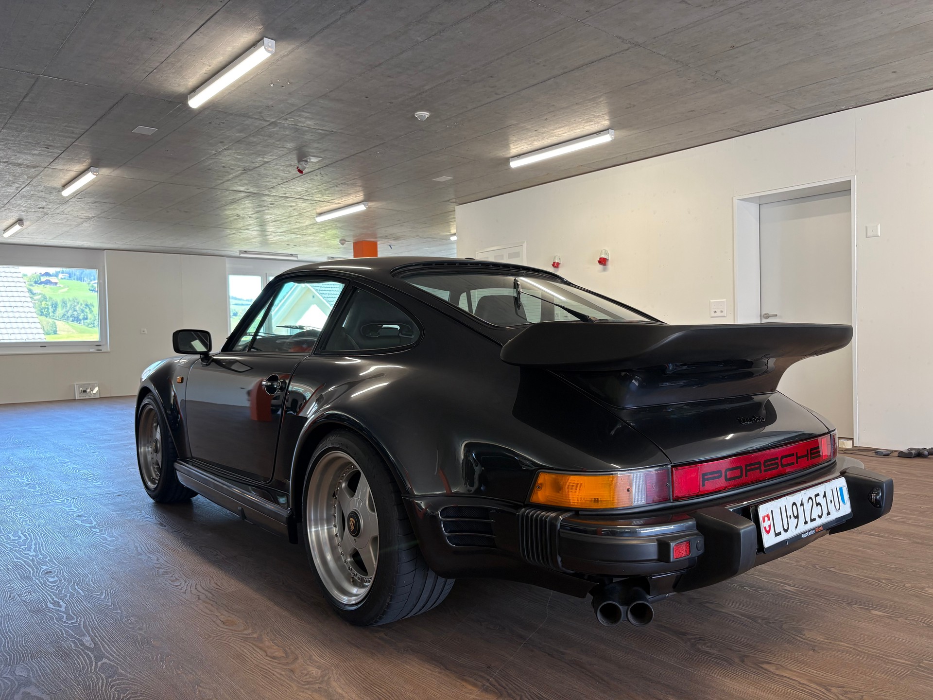 PORSCHE 911 Turbo-image-2