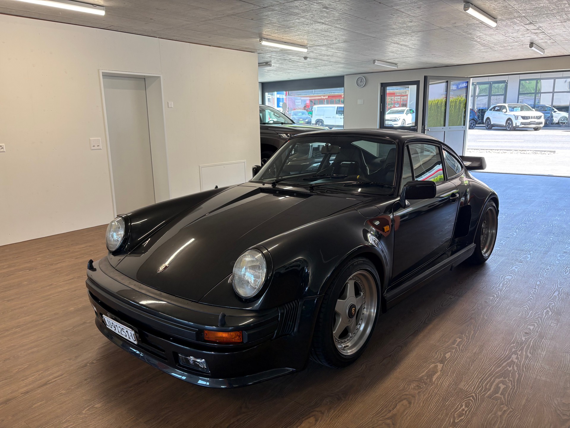 PORSCHE 911 Turbo-image-1