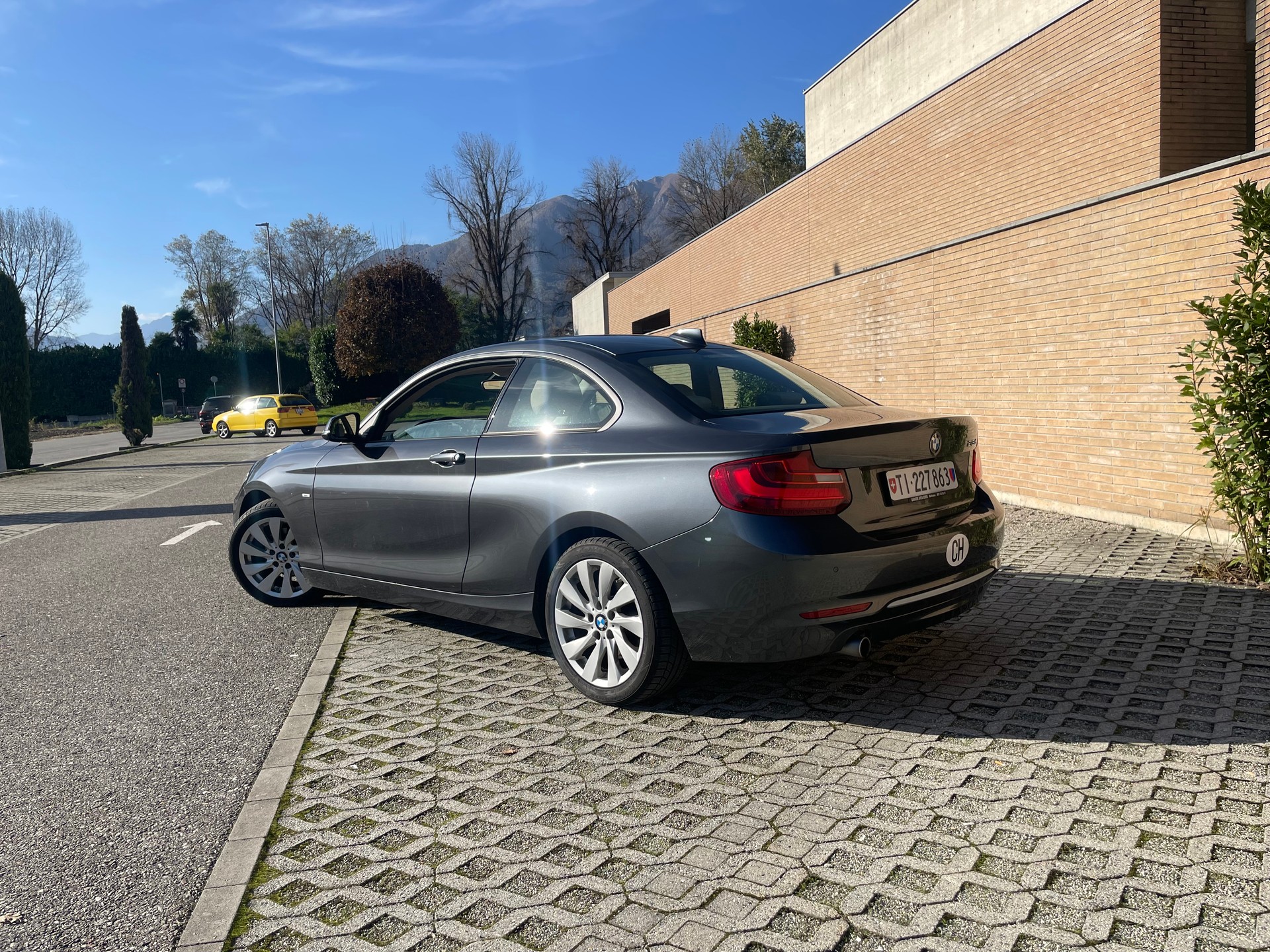 BMW 218d-image-1