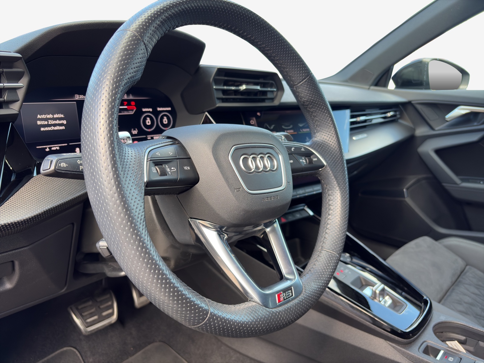 AUDI RS3 Sportback 2.5 TSI quattro S-tronic-image-9