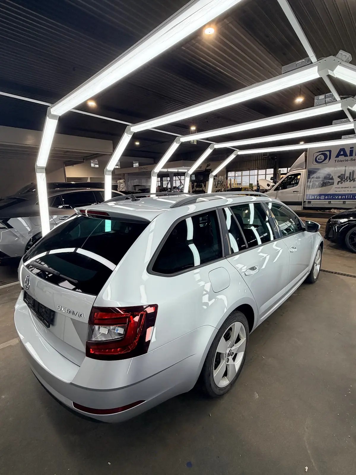 SKODA Octavia Combi 1.6 TDI Clever DSG-image-4