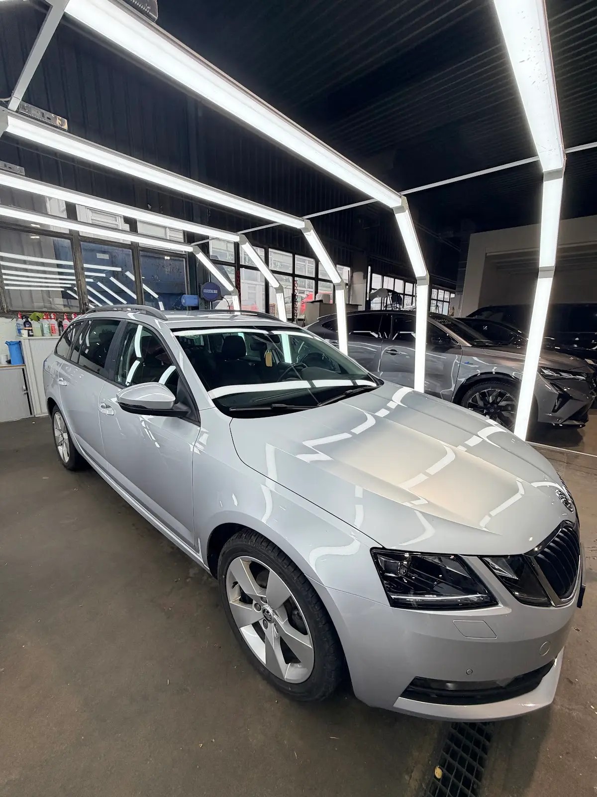 SKODA Octavia Combi 1.6 TDI Clever DSG-image-1
