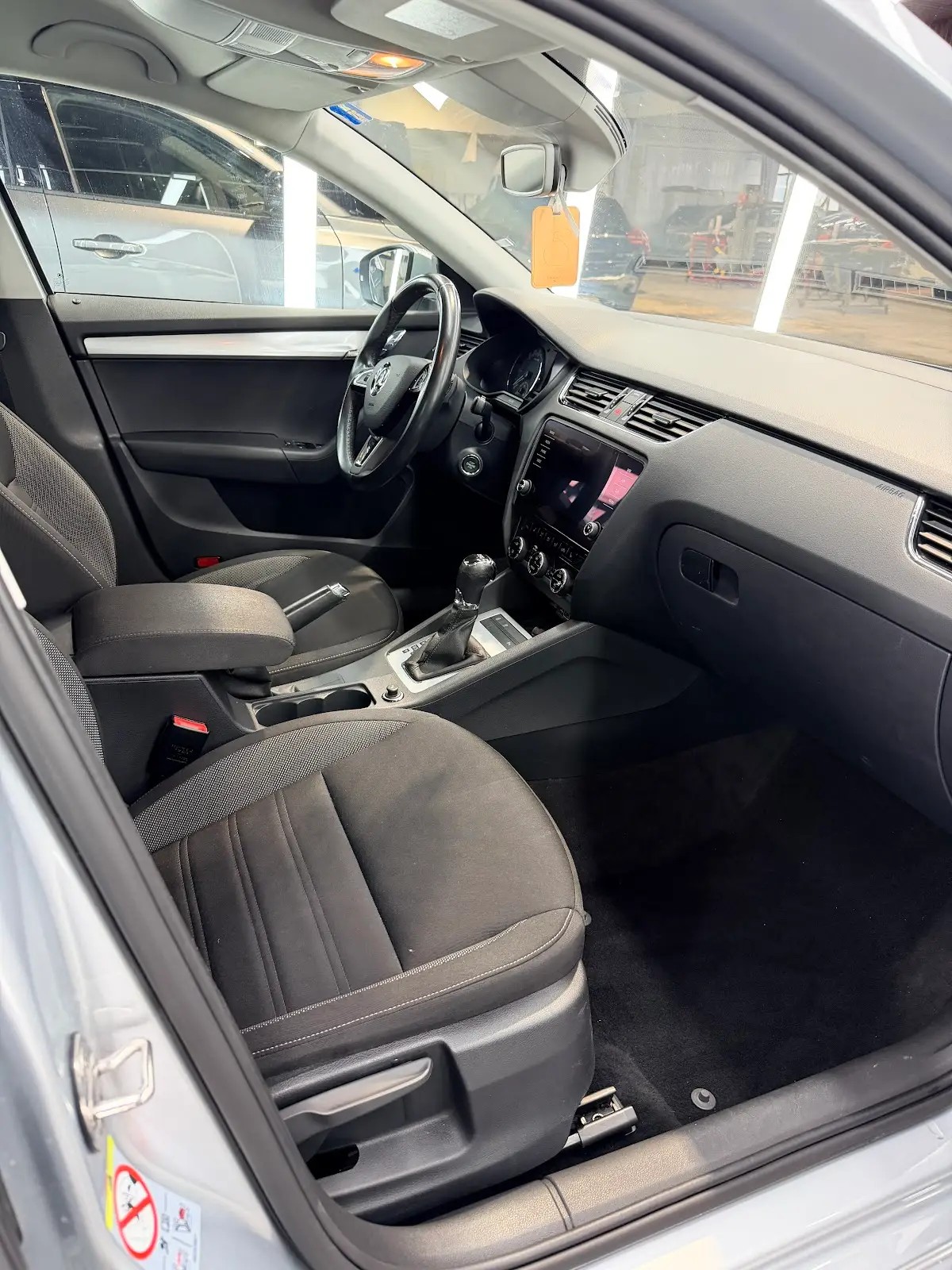 SKODA Octavia Combi 1.6 TDI Clever DSG-image-7