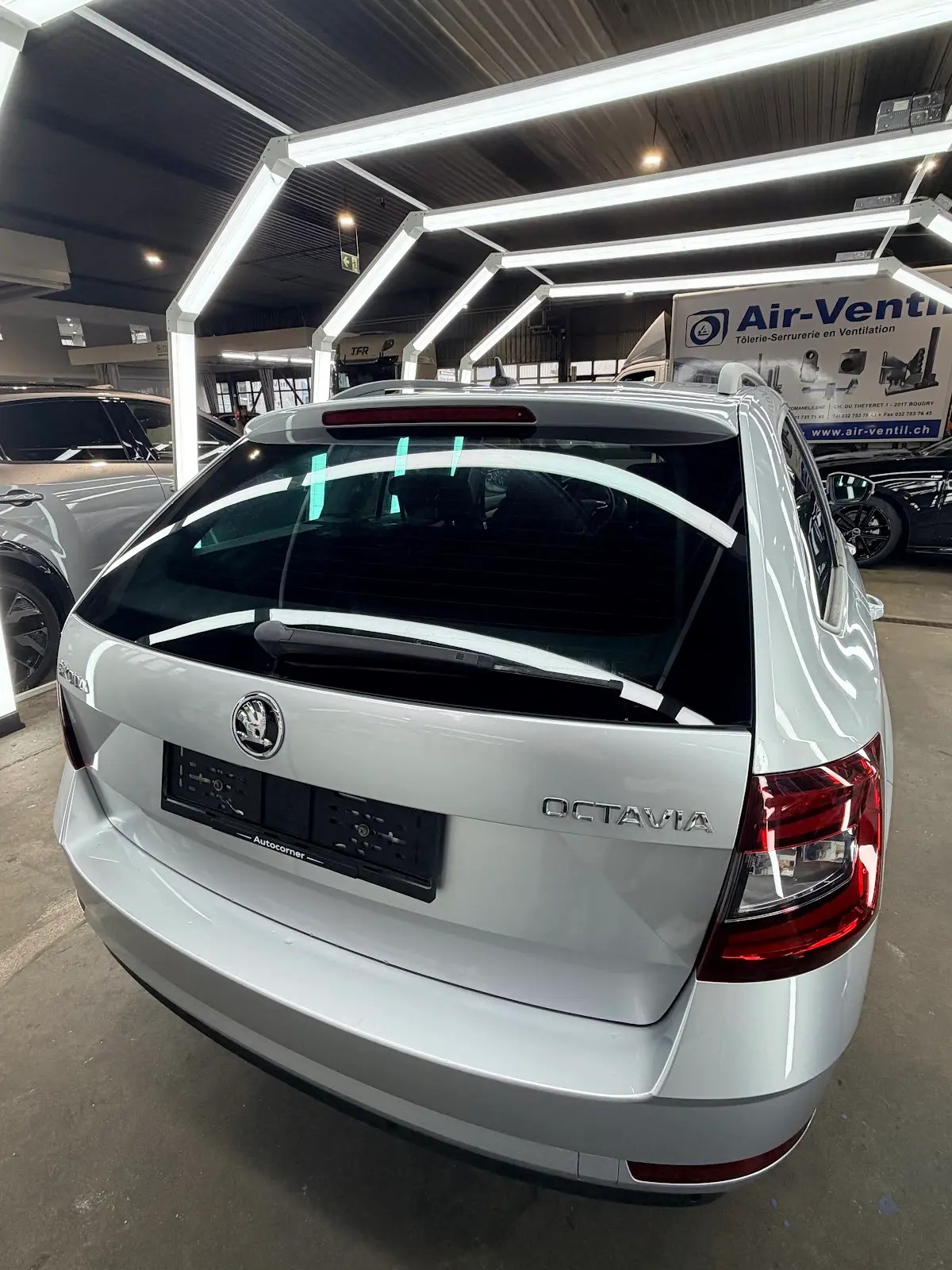 SKODA Octavia Combi 1.6 TDI Clever DSG-image-2
